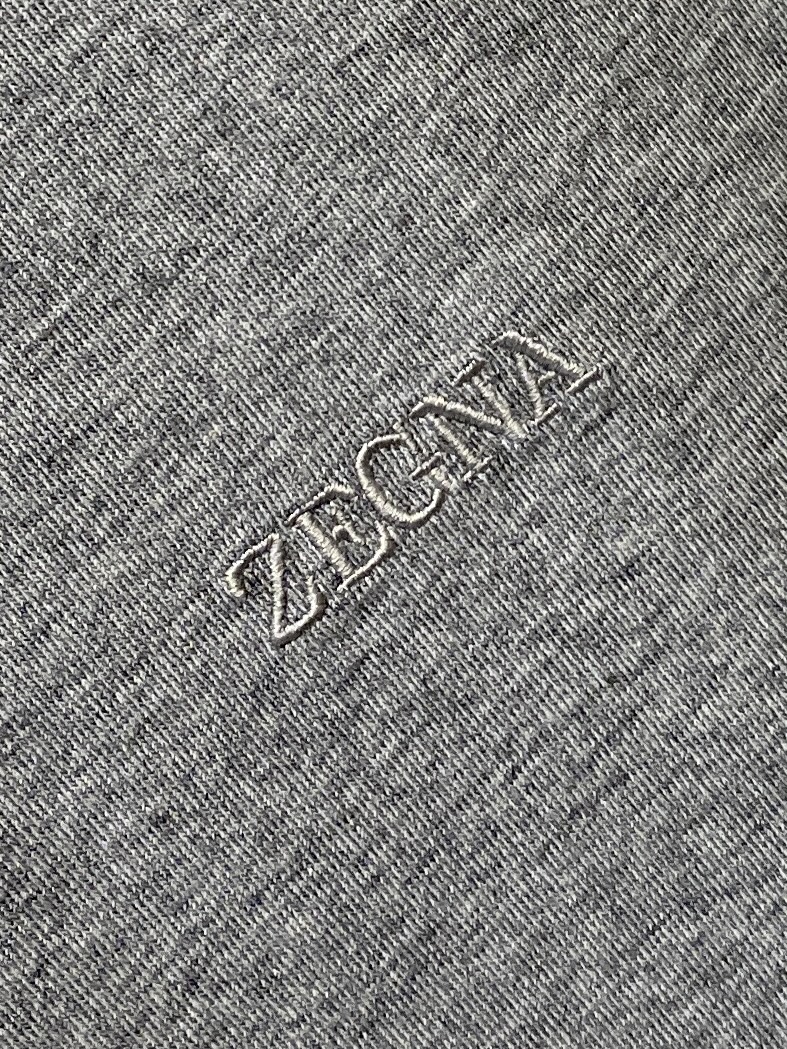 杰尼亚、2026新品短袖T恤，帅气时尚，胸前精致刺绣字母logo，简约百搭款。面料棉 不仅挺括，保持潮流