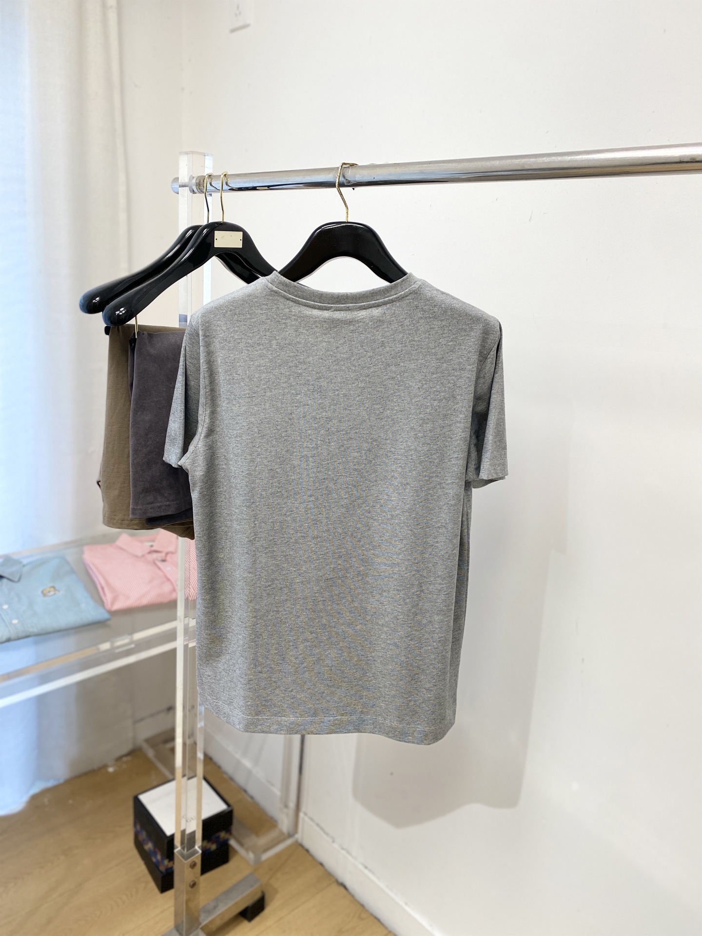 杰尼亚、2026新品短袖T恤，帅气时尚，胸前精致刺绣字母logo，简约百搭款。面料棉 不仅挺括，保持潮流