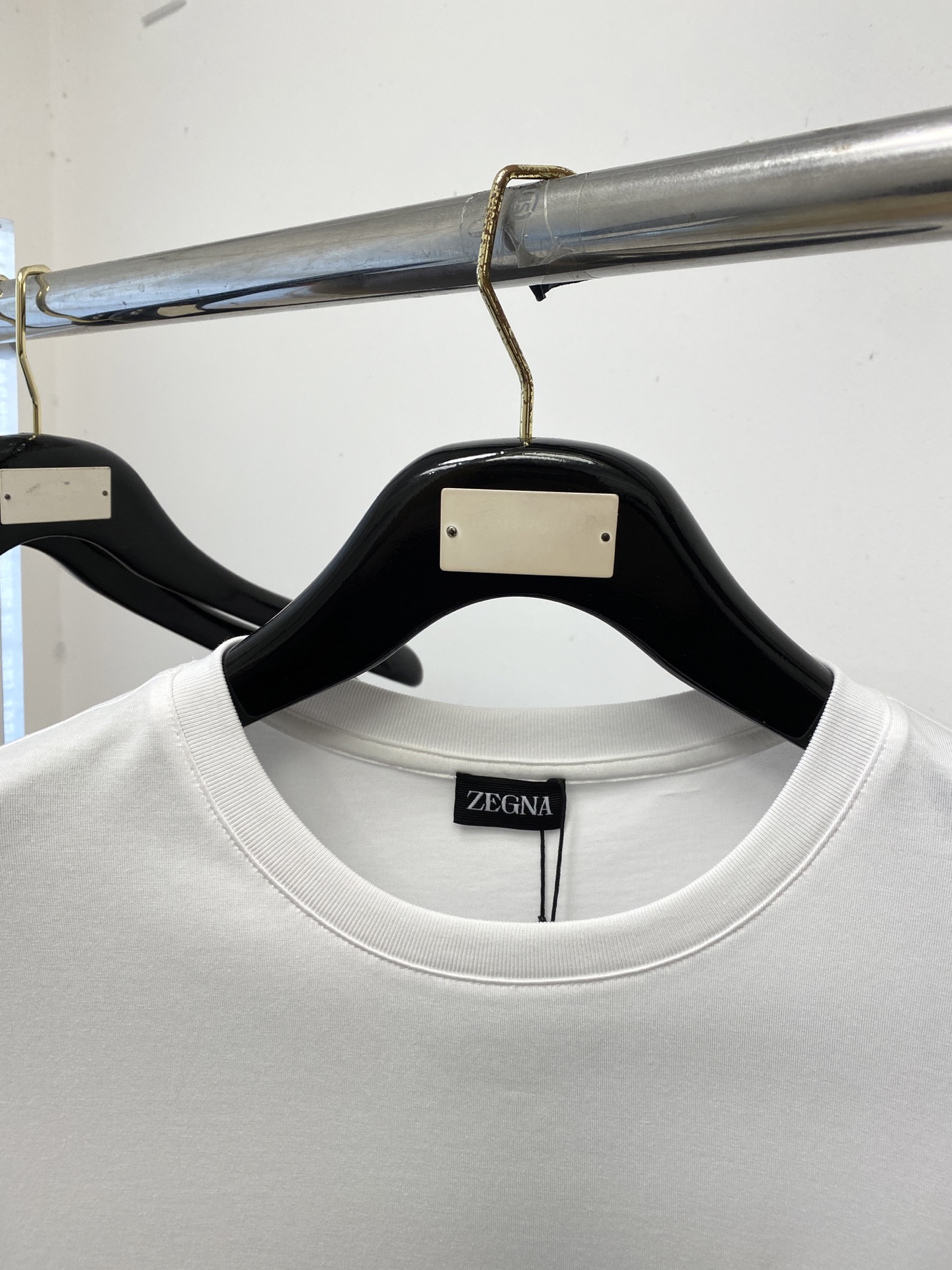 杰尼亚、2026新品短袖T恤，帅气时尚，胸前精致刺绣字母logo，简约百搭款。面料棉 不仅挺括，保持潮流