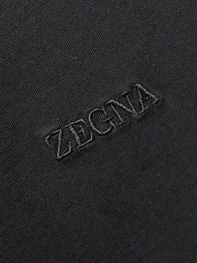 杰尼亚、2026新品短袖T恤，帅气时尚，胸前精致刺绣字母logo，简约百搭款。面料棉 不仅挺括，保持潮流