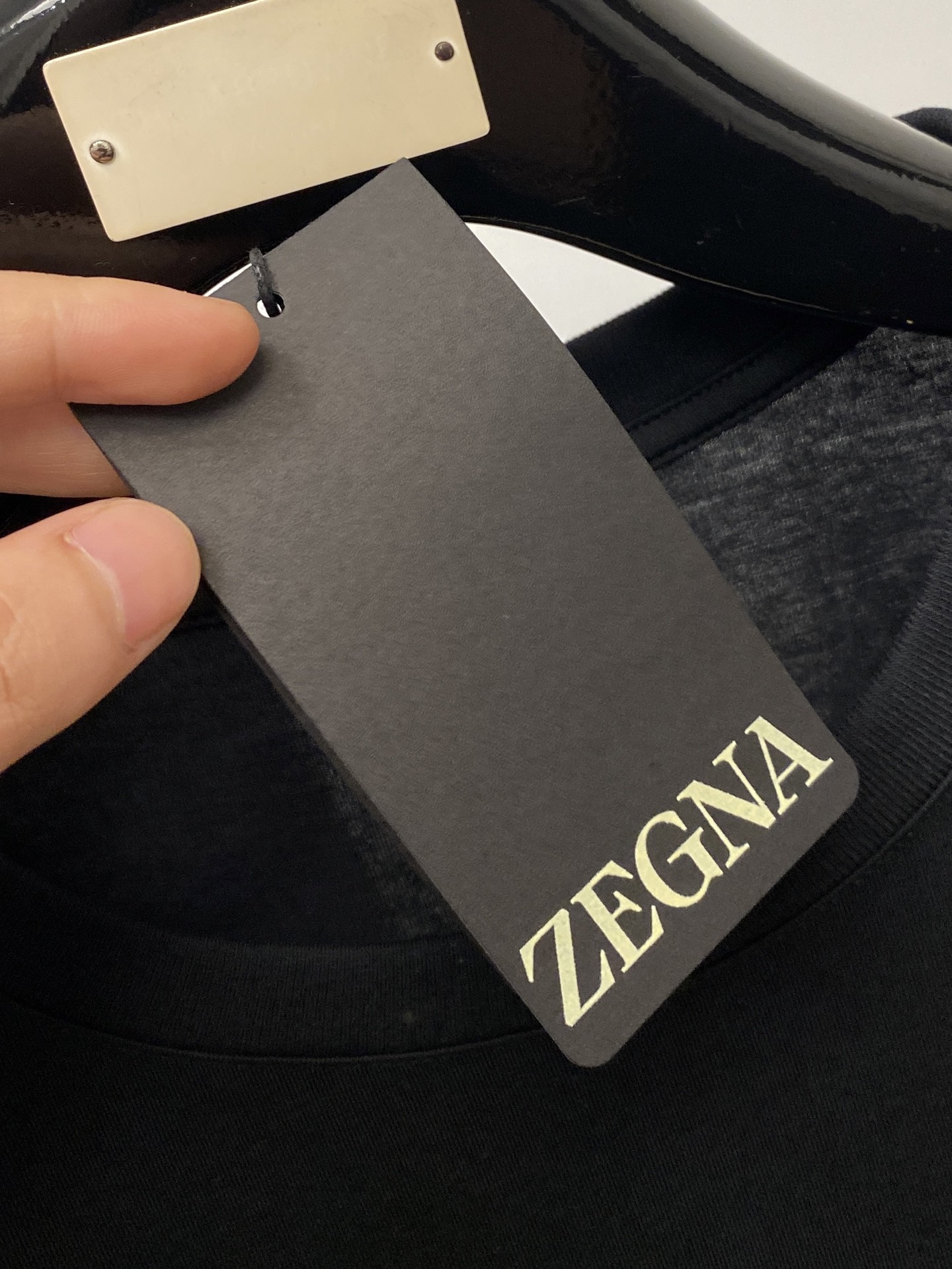 杰尼亚、2026新品短袖T恤，帅气时尚，胸前精致刺绣字母logo，简约百搭款。面料棉 不仅挺括，保持潮流