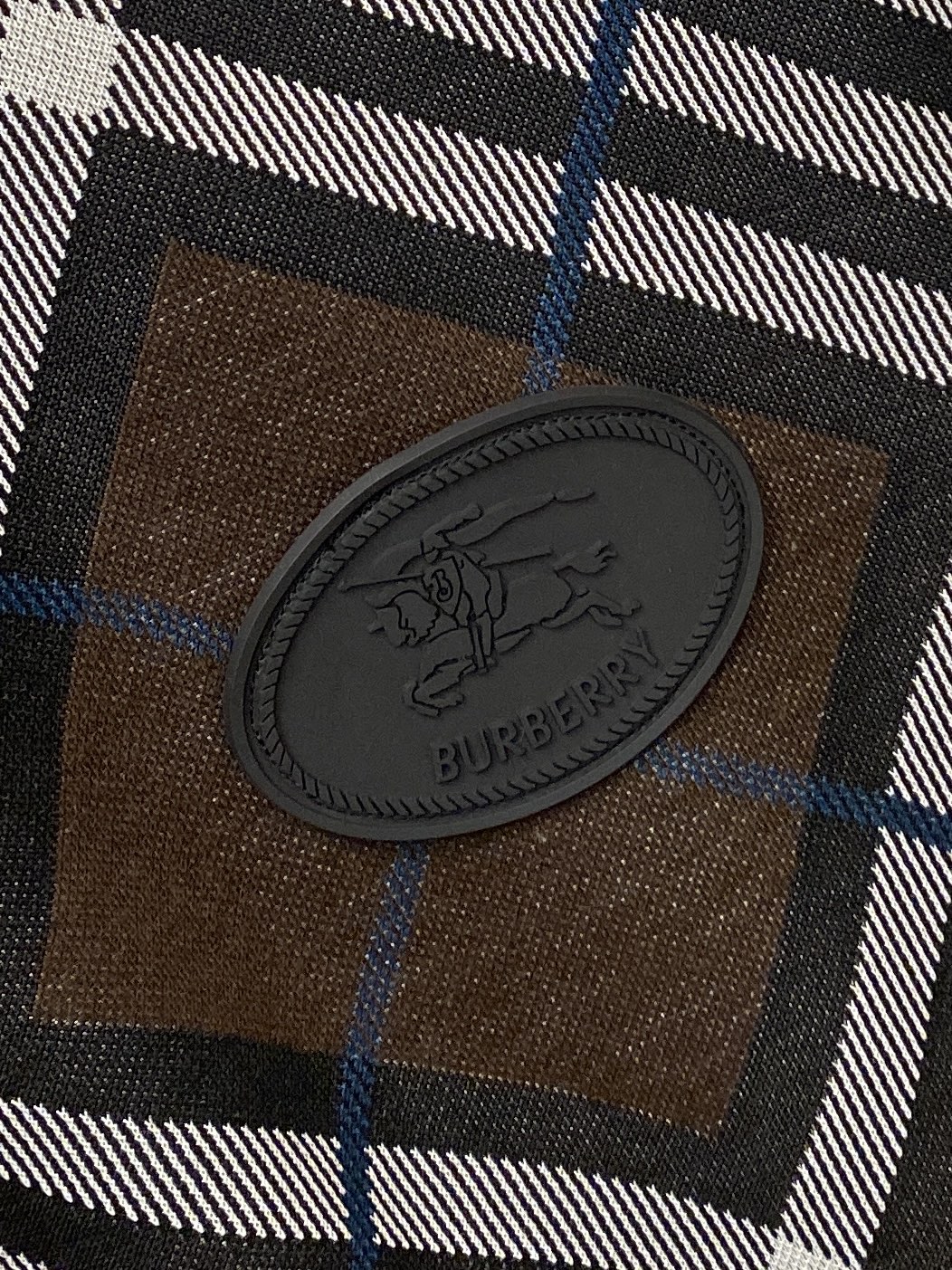 巴宝莉、2026新品夹克外套，时尚帅气，简约百搭款，胸前刺绣装饰图案logo，定制原版面料，不仅挺括，保