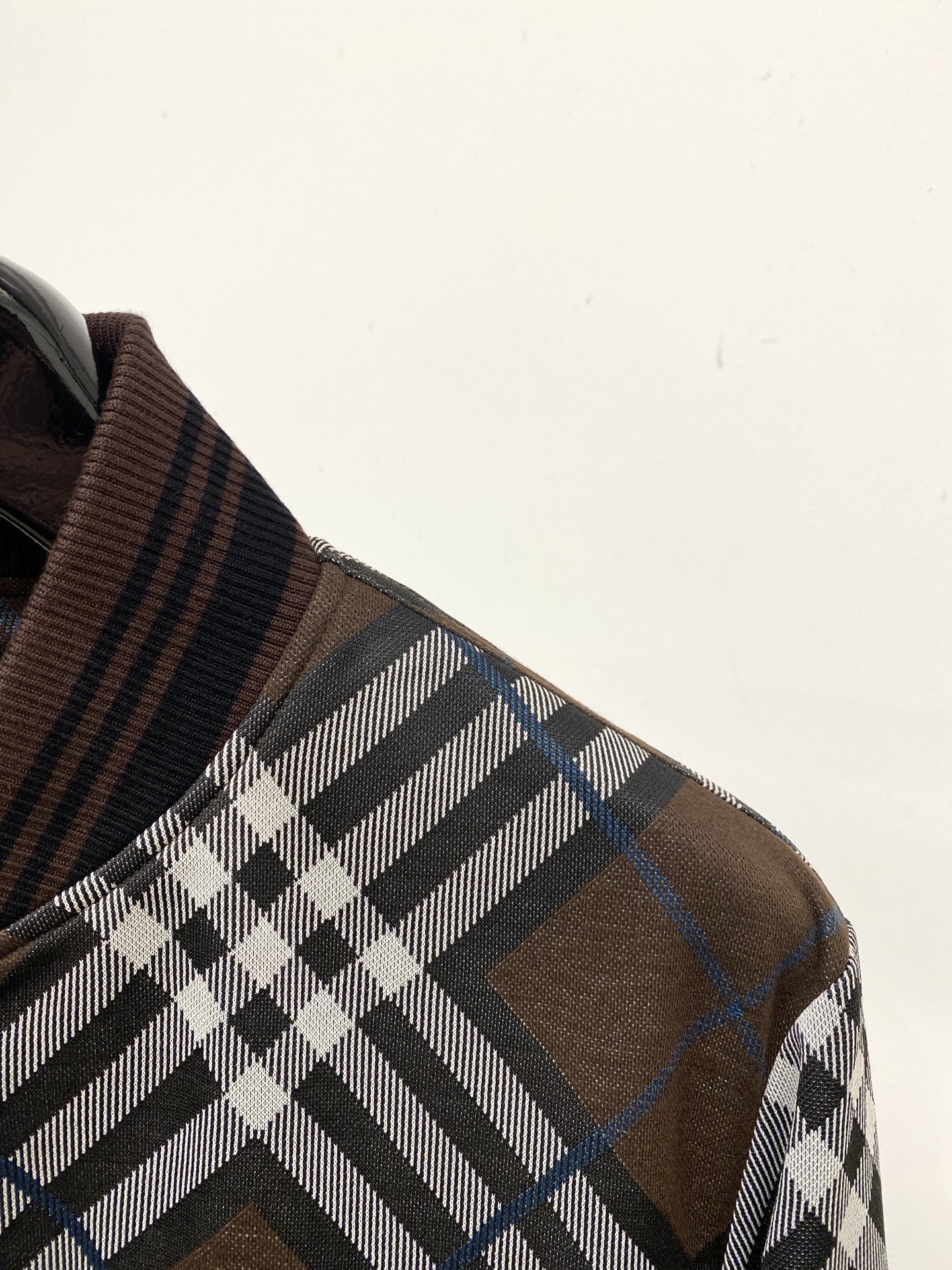 巴宝莉、2026新品夹克外套，时尚帅气，简约百搭款，胸前刺绣装饰图案logo，定制原版面料，不仅挺括，保