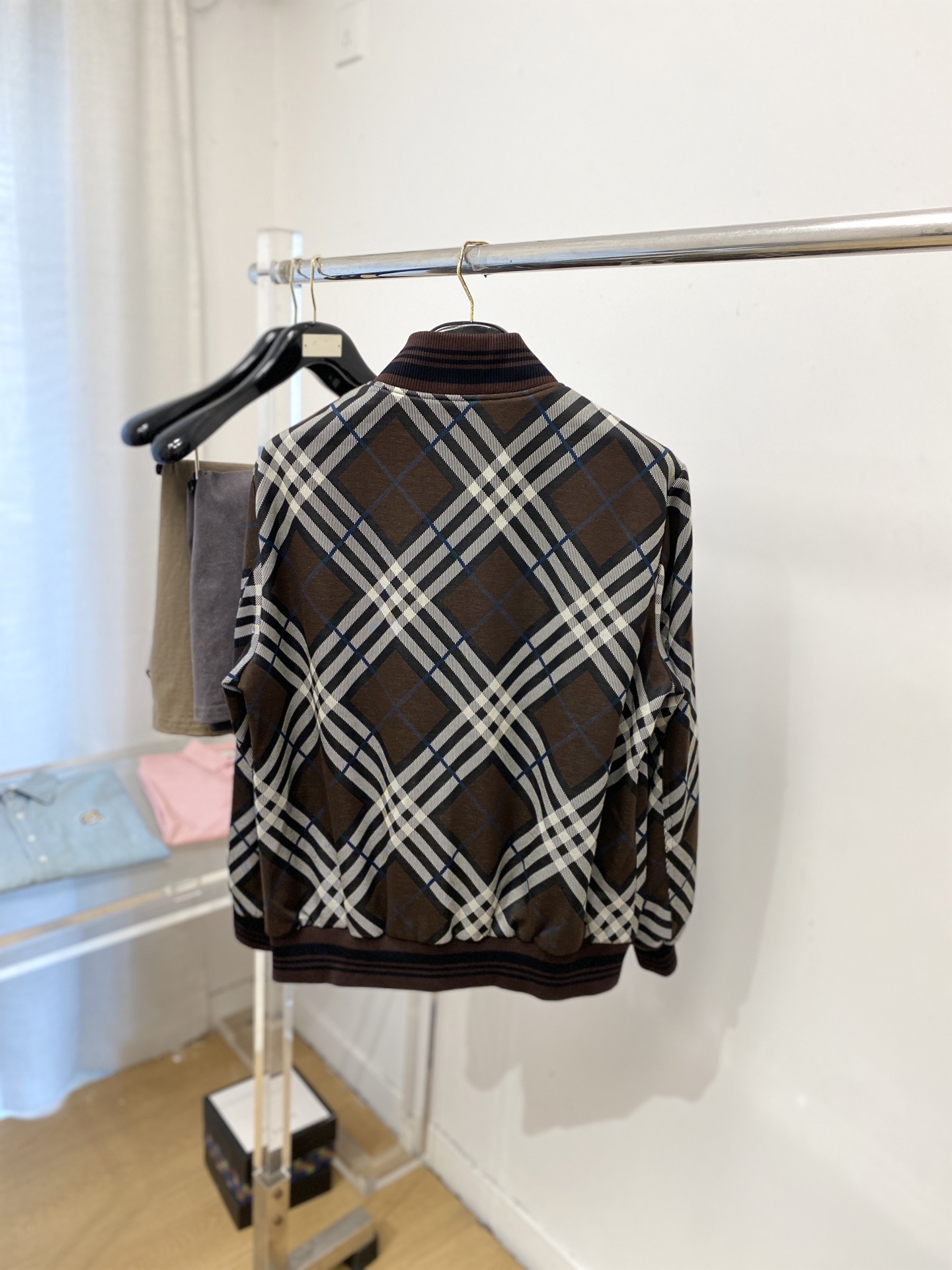 巴宝莉、2026新品夹克外套，时尚帅气，简约百搭款，胸前刺绣装饰图案logo，定制原版面料，不仅挺括，保