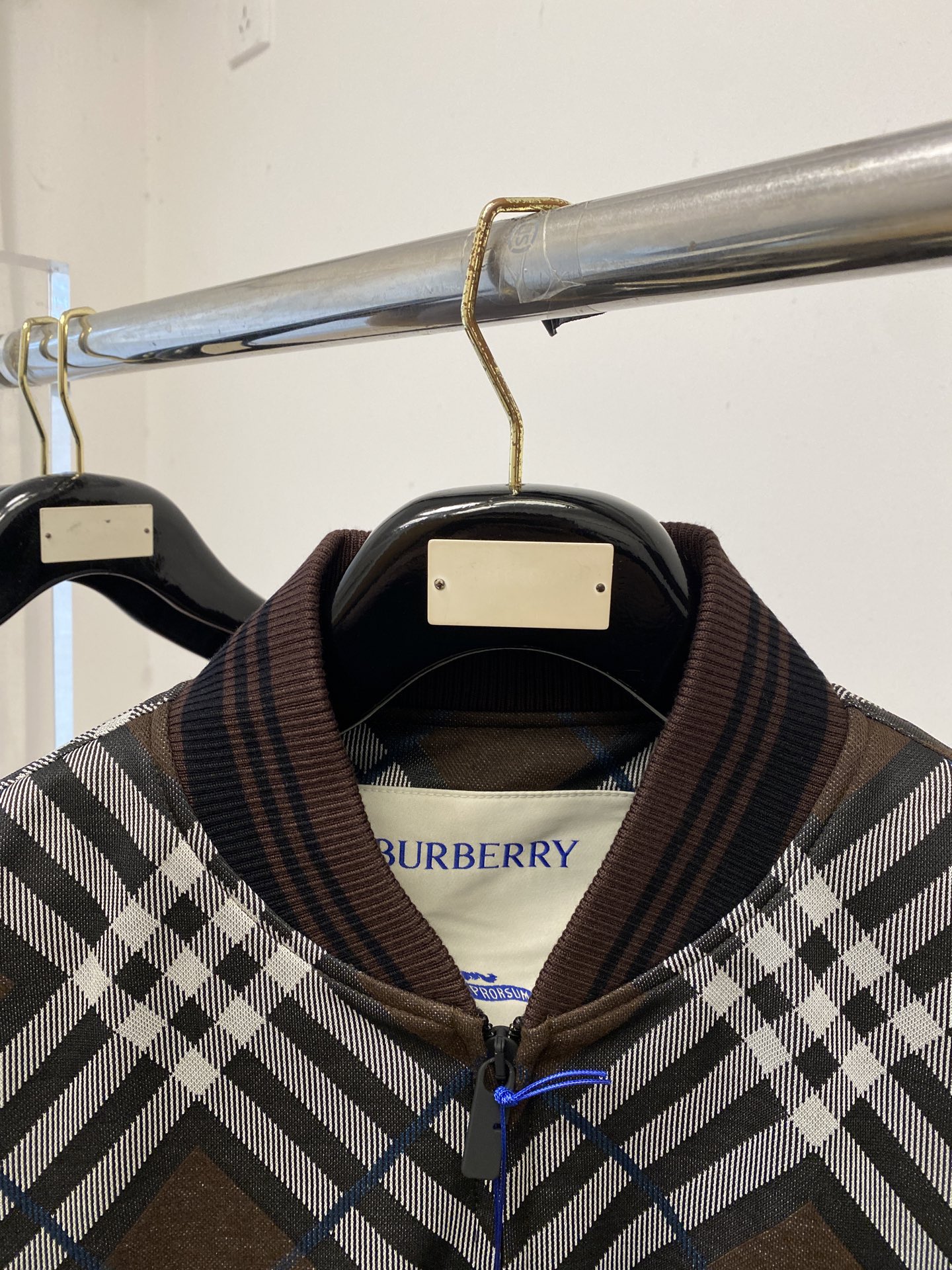 巴宝莉、2026新品夹克外套，时尚帅气，简约百搭款，胸前刺绣装饰图案logo，定制原版面料，不仅挺括，保