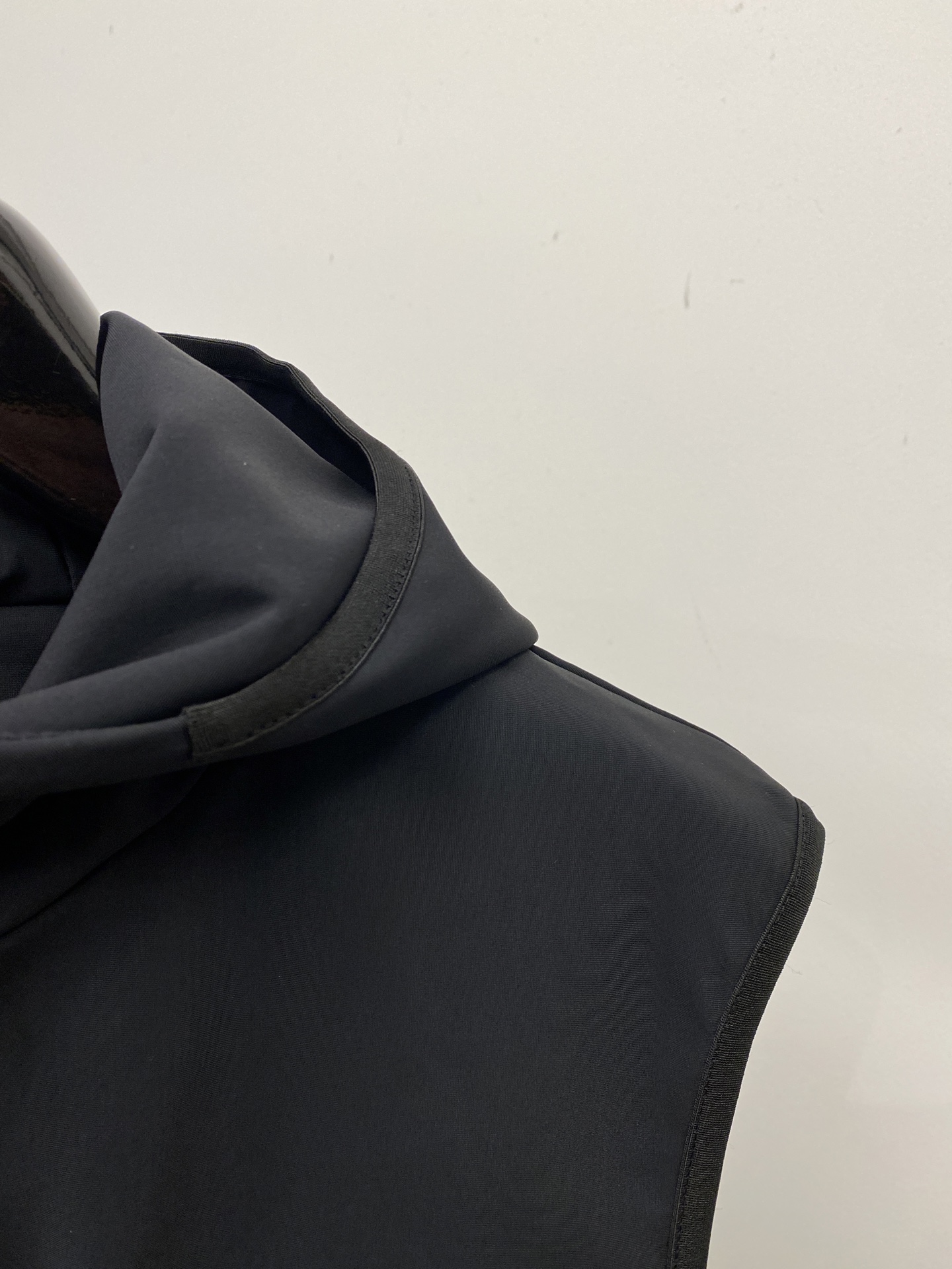 蒙口、2026新品夹克马甲外套，时尚帅气，简约百搭款，胸前刺绣装饰图案logo，定制原版面料，不仅挺括，