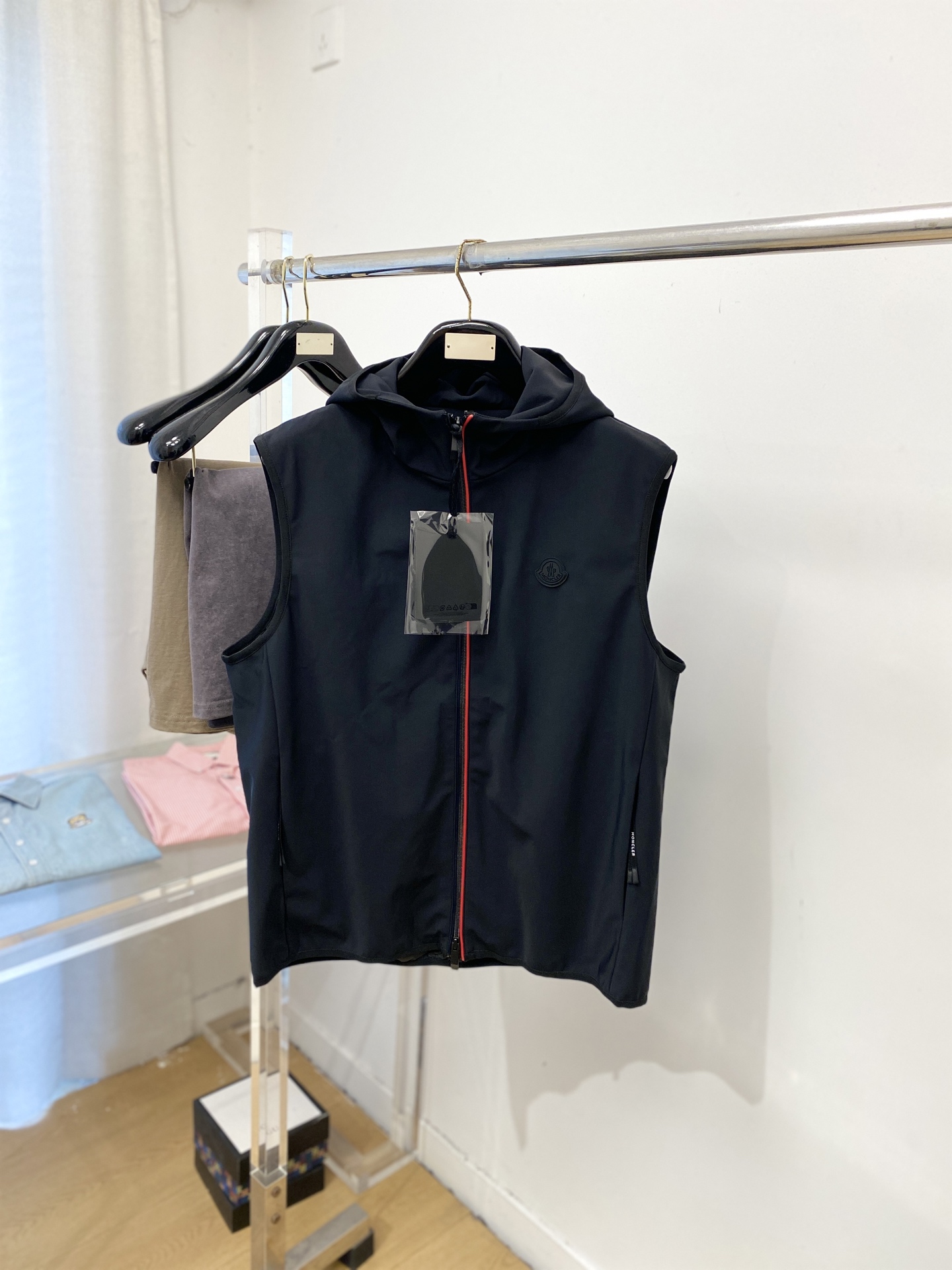 NO:756822,Moncler, 2026 new jacket and vest jacket, fashionable and handsome, simple and versatile, embroidered logo on the chest, customized original fabric, not only stiff and maintain the trendy silhouette, but also comfortable to wear, the yarn is more delicate, size M-3XL,, Moncler, jackets & coats, jackets & coats,19860909蒙口、2026新品夹克马甲外套,时尚帅气,简约百搭款,胸前刺绣装饰图案logo,定制原版面料,不仅挺括,保持潮流的廓形,又穿着舒适,纱织更细腻,码数M-3XL,,Moncler,jackets & coats,jackets & coats,,Men's clothing