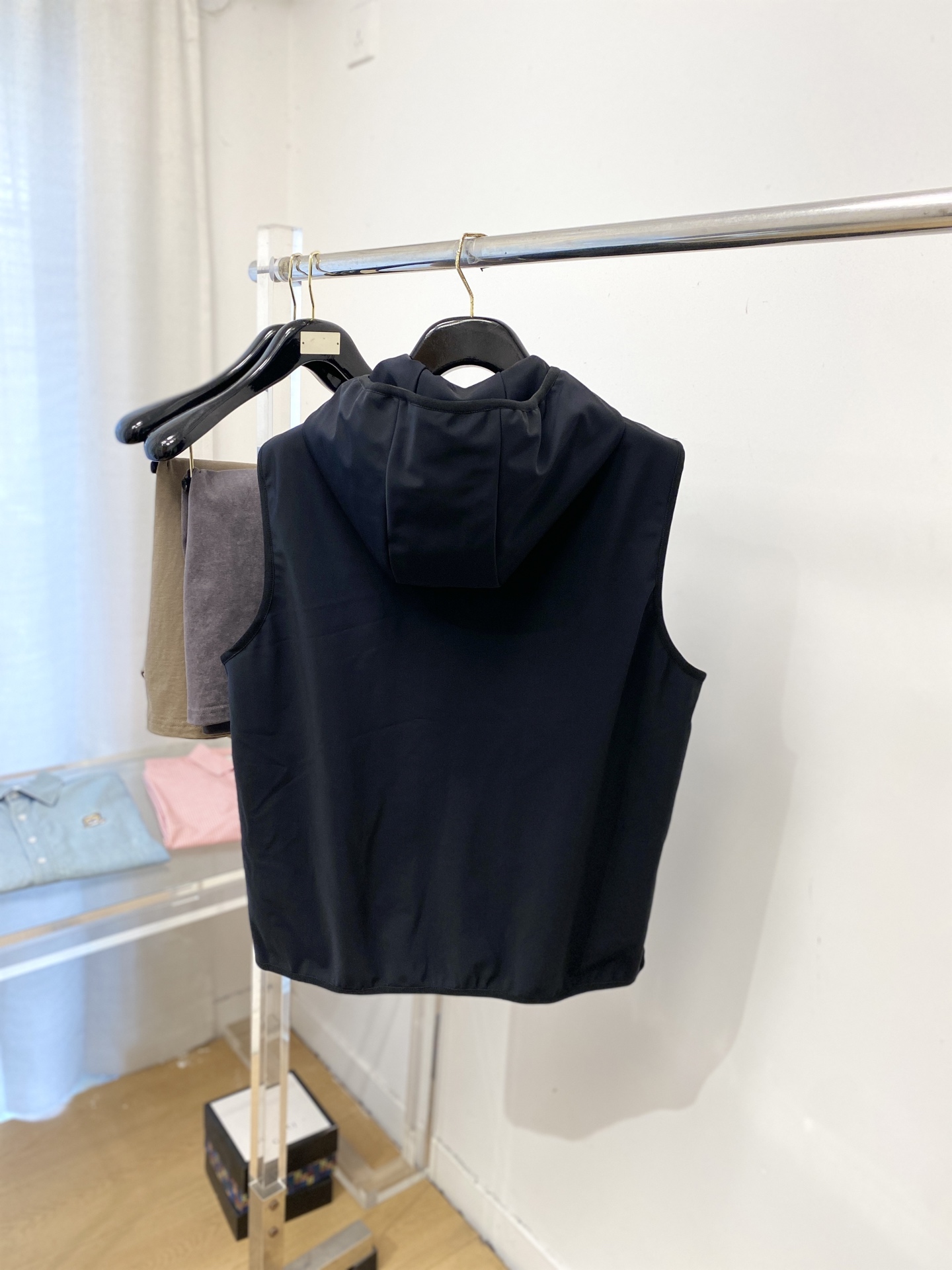 蒙口、2026新品夹克马甲外套，时尚帅气，简约百搭款，胸前刺绣装饰图案logo，定制原版面料，不仅挺括，