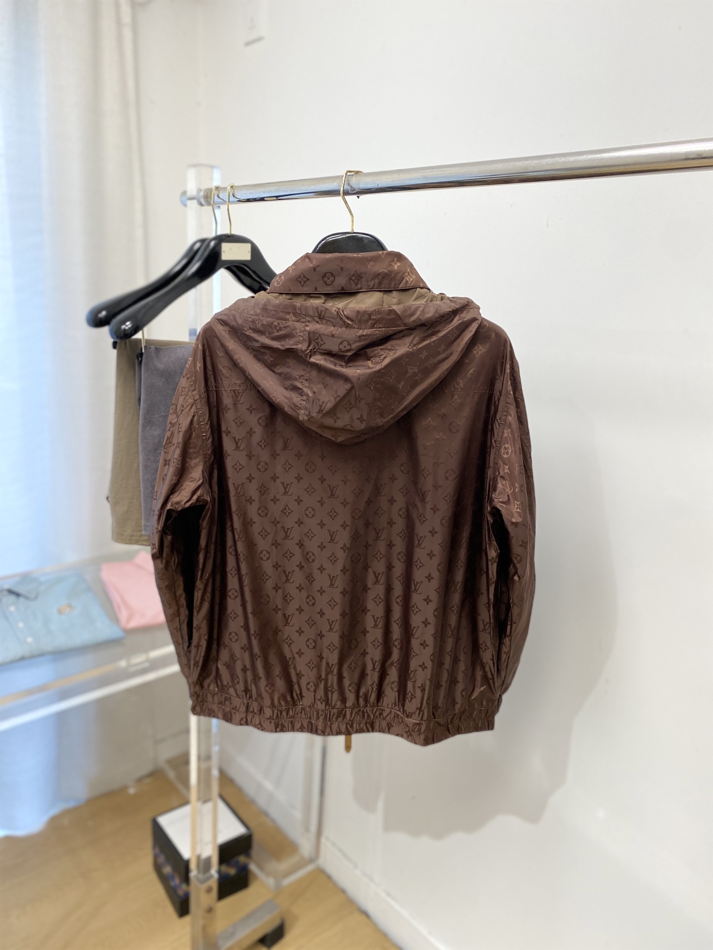 路易威登、2026新品夹克外套，时尚帅气，简约百搭款，袖口刺绣装饰图案字母logo，定制原版面料，不仅挺