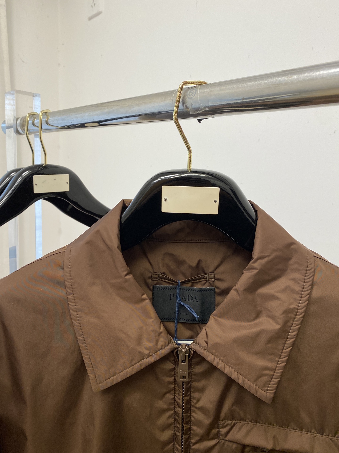 普拉达、2026新品夹克外套，时尚帅气，简约百搭款，原版五金辅料logo，定制原版面料，不仅挺括，保持潮
