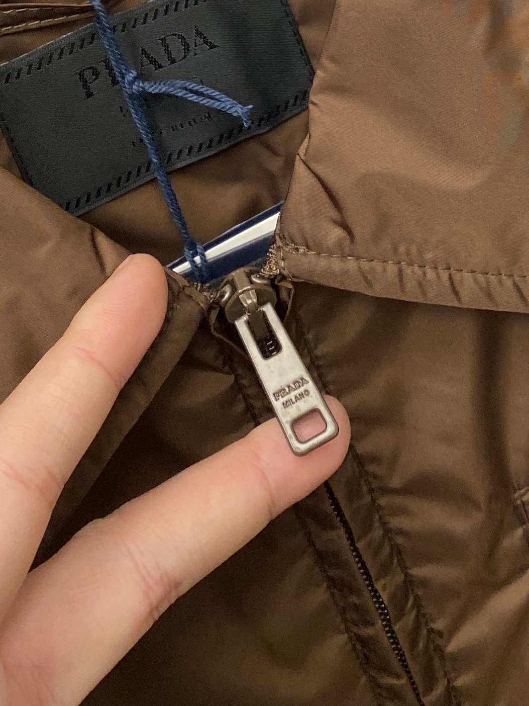 普拉达、2026新品夹克外套，时尚帅气，简约百搭款，原版五金辅料logo，定制原版面料，不仅挺括，保持潮