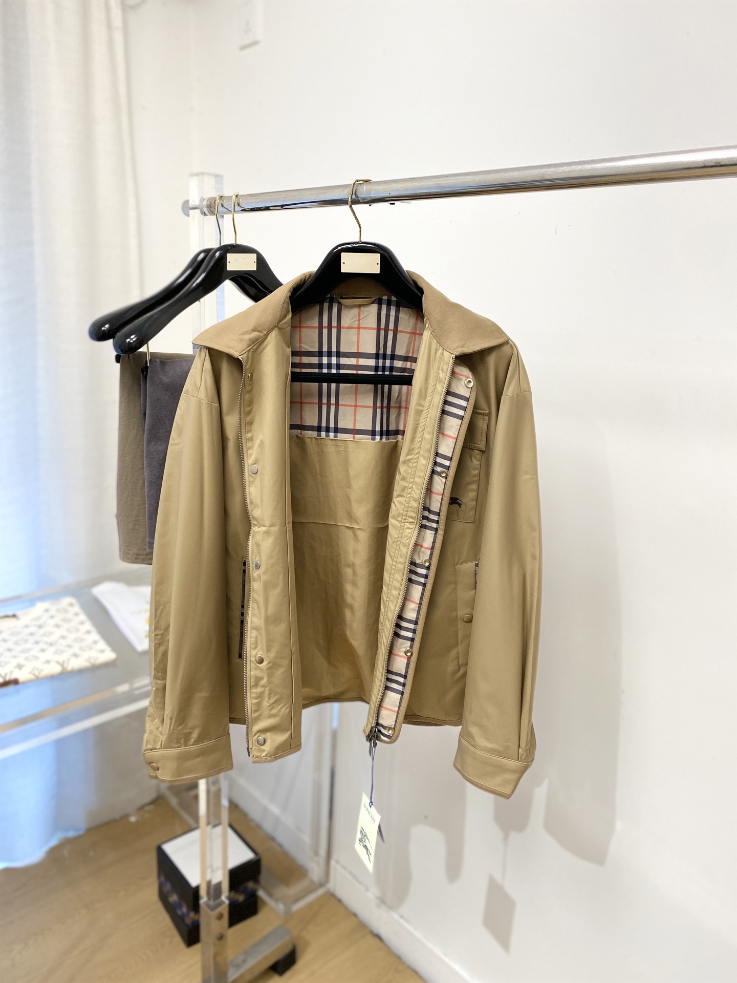 巴宝莉、2026新品夹克外套，时尚帅气，简约百搭款，胸前精致刺绣图案logo，定制原版面料，不仅挺括，保