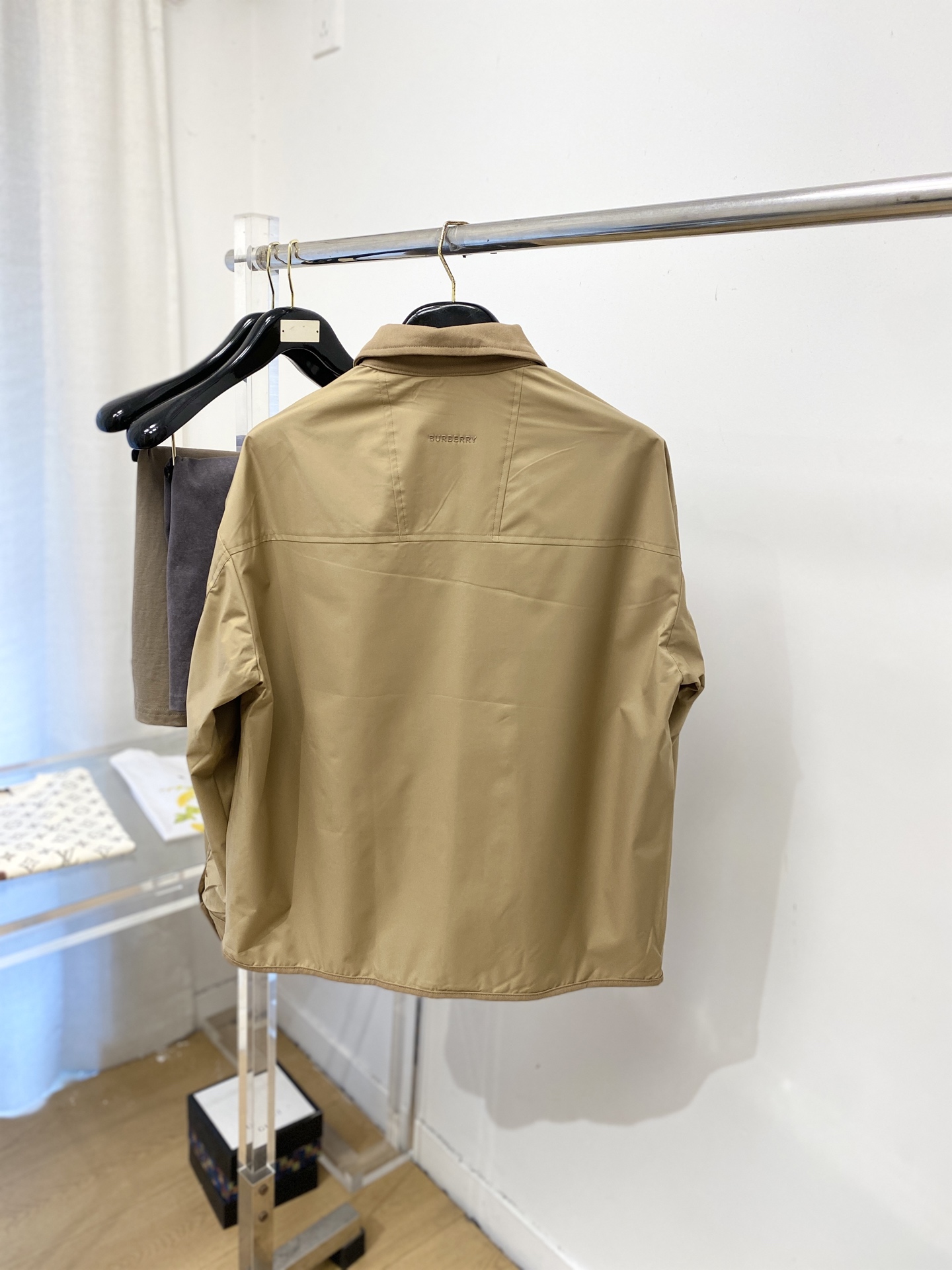 巴宝莉、2026新品夹克外套，时尚帅气，简约百搭款，胸前精致刺绣图案logo，定制原版面料，不仅挺括，保