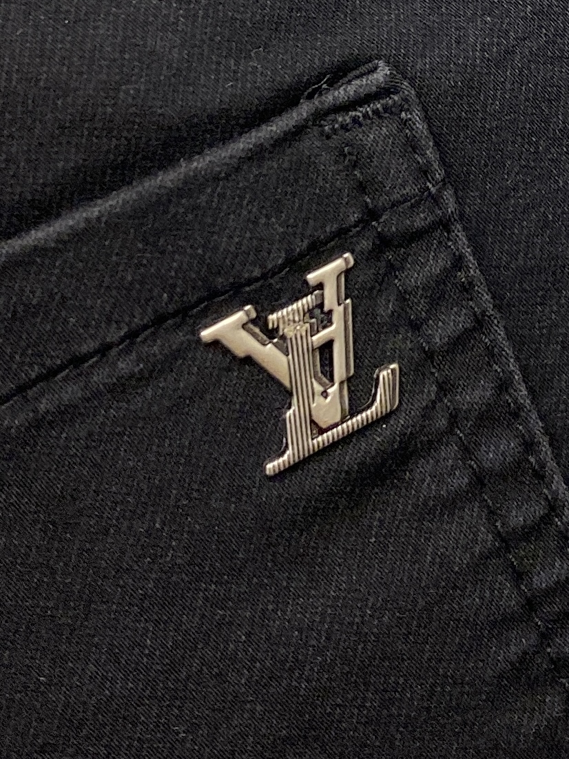 LV、2026最新品，专柜同步有售，原单狠货，水洗休闲牛仔裤，进口原版水洗弹力面料，舒适有弹性，原版五金
