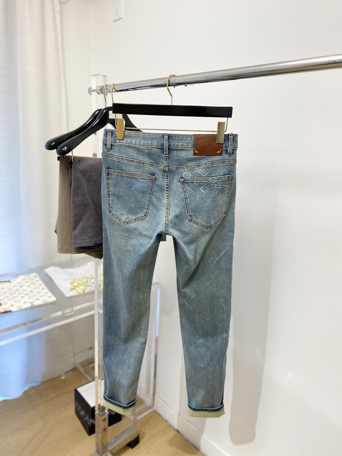 LV、2026最新品，专柜同步有售，原单狠货，水洗休闲牛仔裤，进口原版水洗弹力面料，舒适有弹性，原版五金