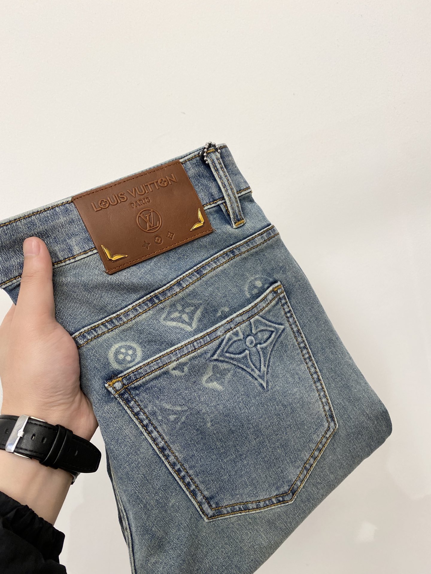 LV、2026最新品，专柜同步有售，原单狠货，水洗休闲牛仔裤，进口原版水洗弹力面料，舒适有弹性，原版五金
