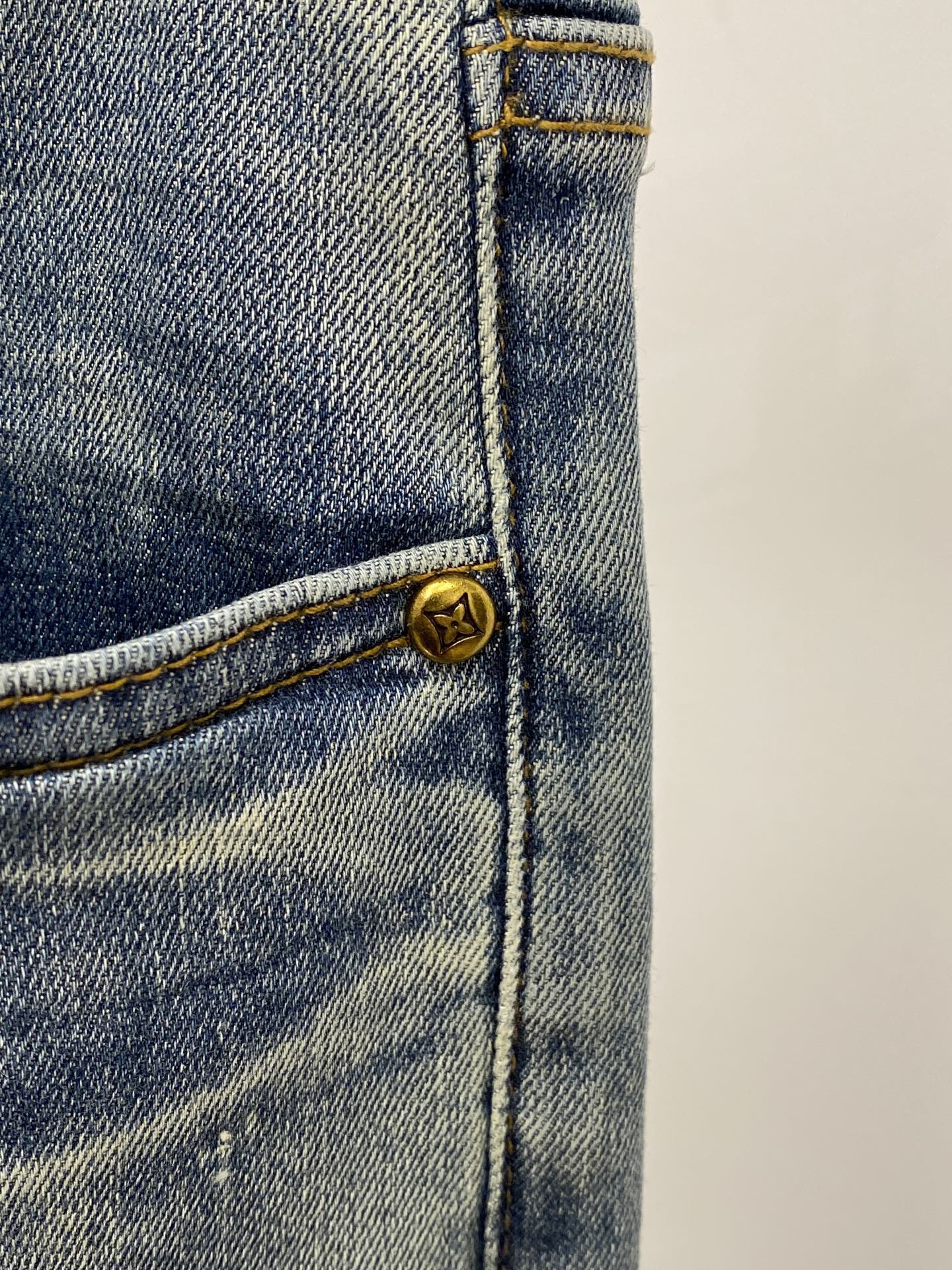 LV、2026最新品，专柜同步有售，原单狠货，水洗休闲牛仔裤，进口原版水洗弹力面料，舒适有弹性，原版五金