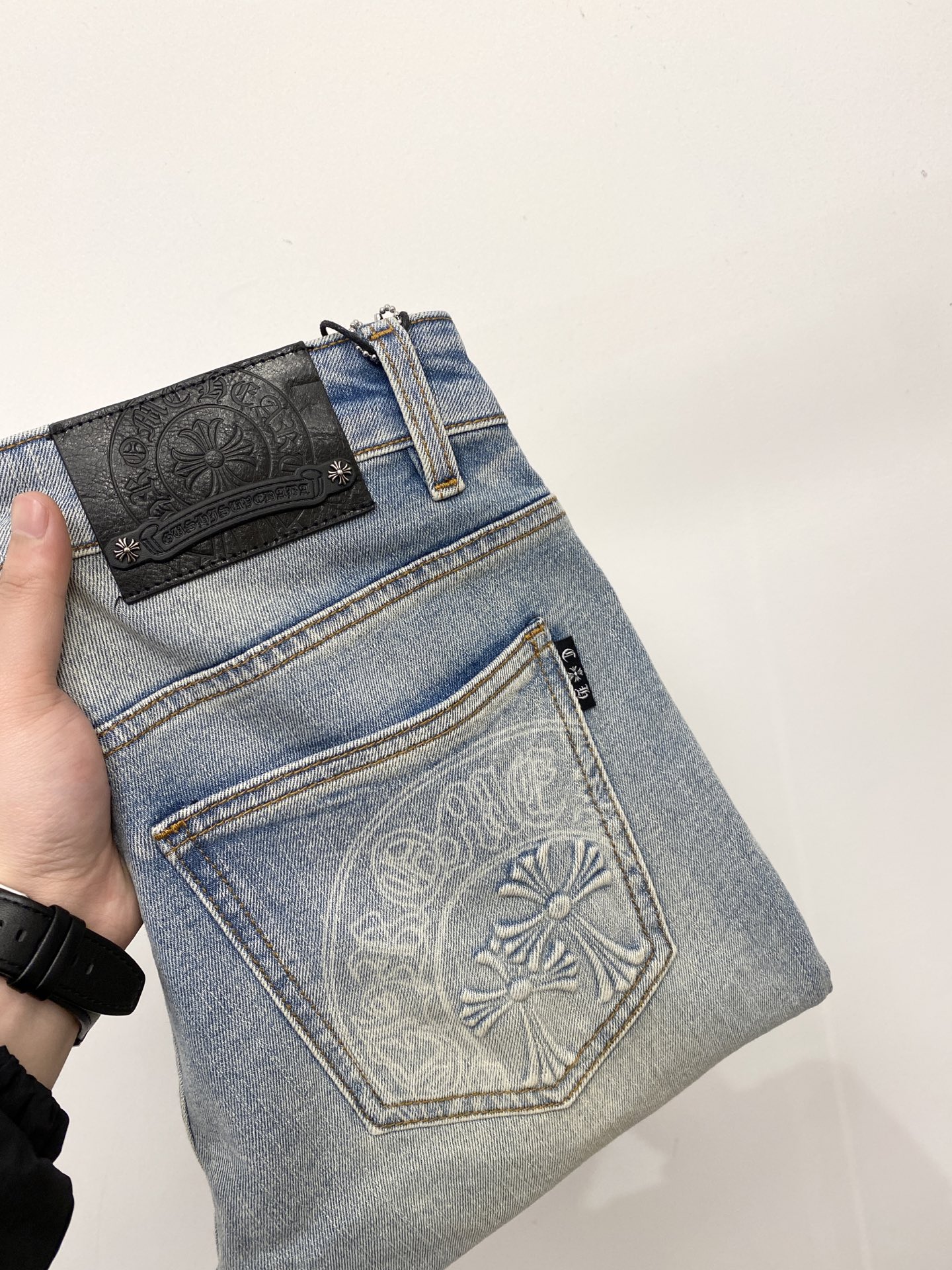 NO:759178,Chrome hearts, 2026 latest products, available at counters simultaneously, original goods, washed casual jeans, imported original washed stretch fabrics, comfortable and elastic, original hardware accessories decorated with logo, super correct version, extremely high grade, counter quality, fashionable and stylish upper body, code number 29-38,, chrome hearts, jeans,19860909克罗心、2026最新品,专柜同步有售,原单狠货,水洗休闲牛仔裤,进口原版水洗弹力面料,舒适有弹性,原版五金辅料装饰logo,版型超正,档次极高,专柜品质,上身时尚有型,码数29-38,,chrome hearts,jeans,,Men's clothing