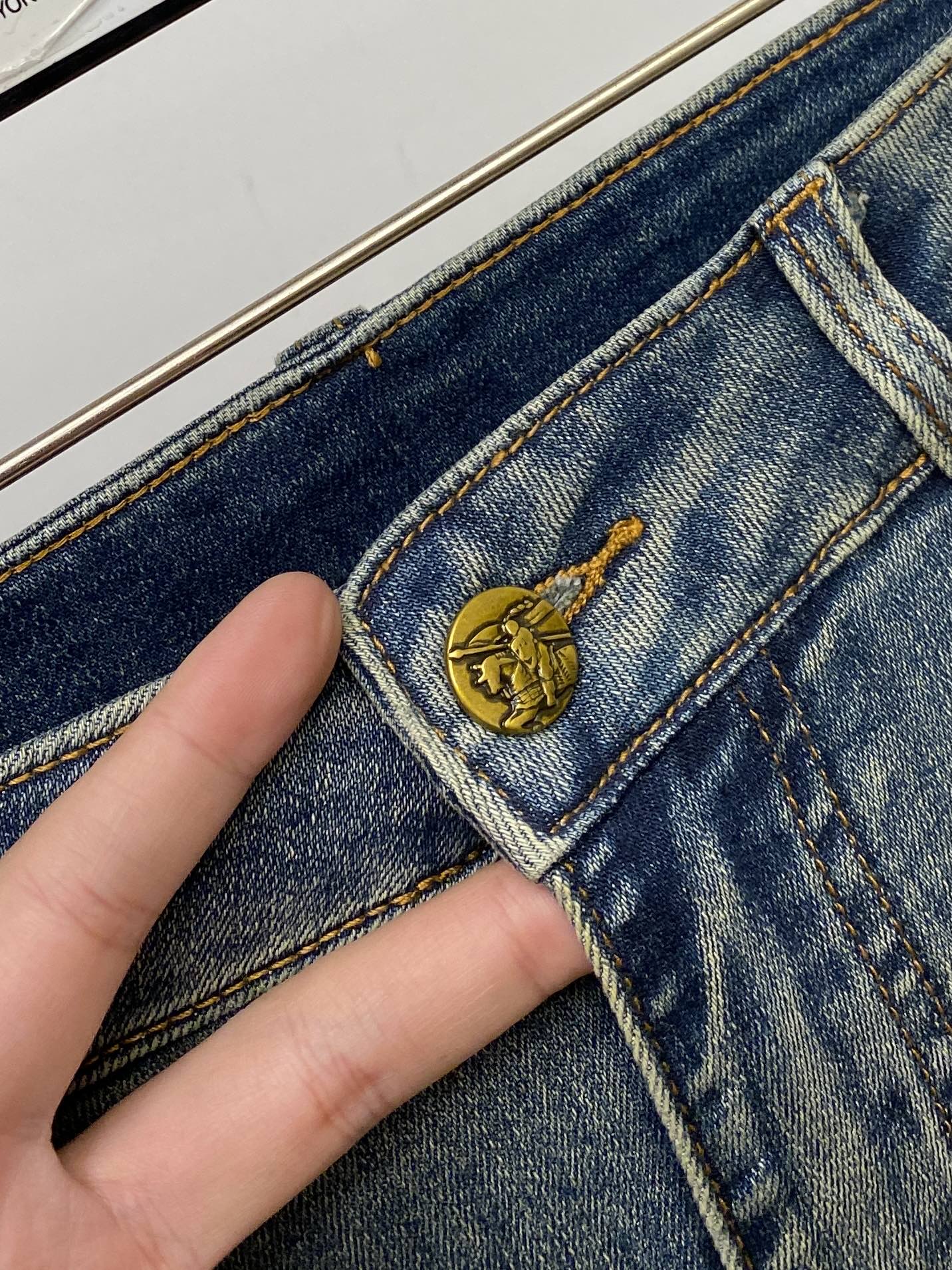 巴宝莉、2026最新品，专柜同步有售，原单狠货，水洗休闲牛仔裤，进口原版水洗弹力面料，舒适有弹性，原版五