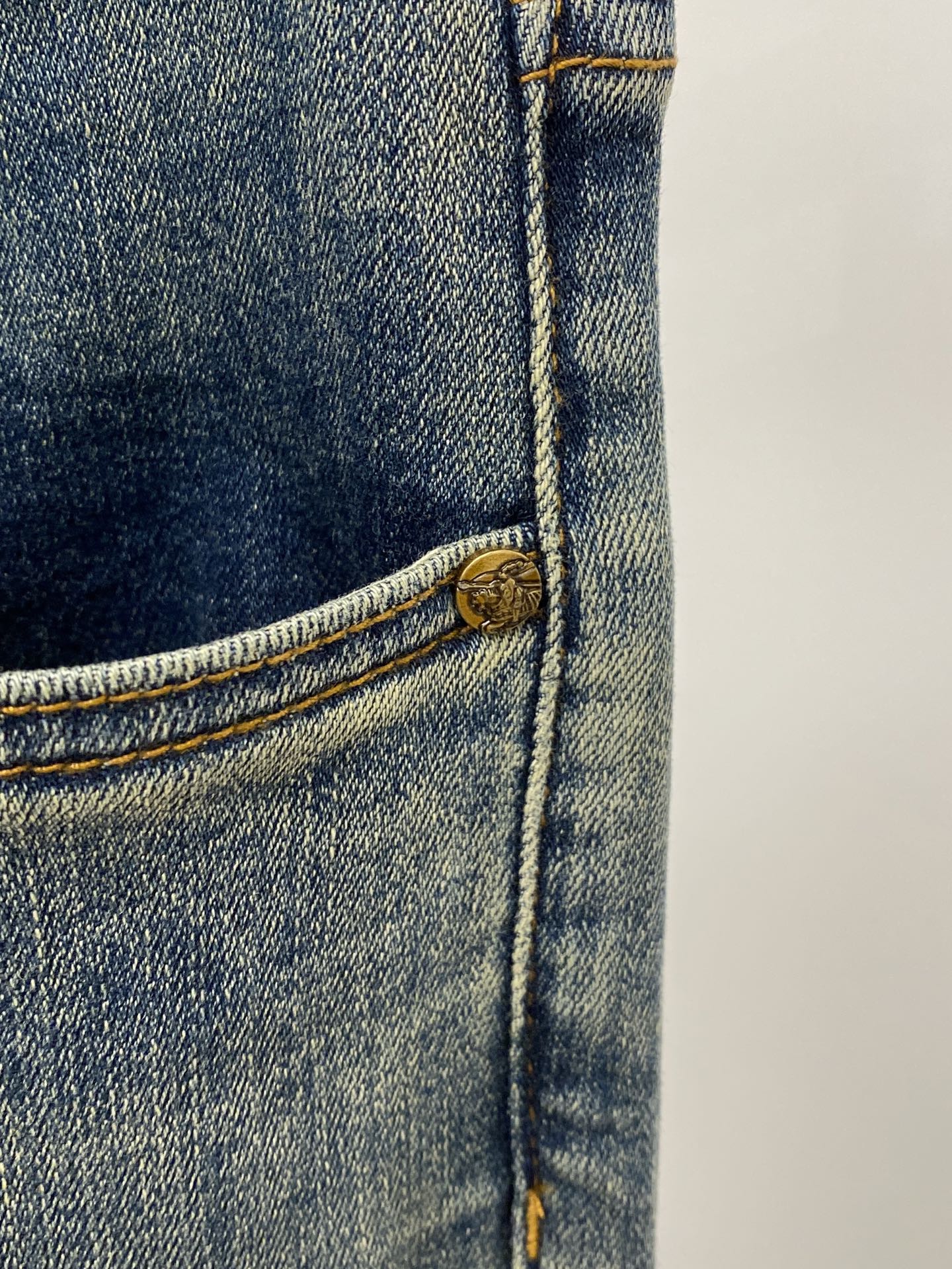 巴宝莉、2026最新品，专柜同步有售，原单狠货，水洗休闲牛仔裤，进口原版水洗弹力面料，舒适有弹性，原版五