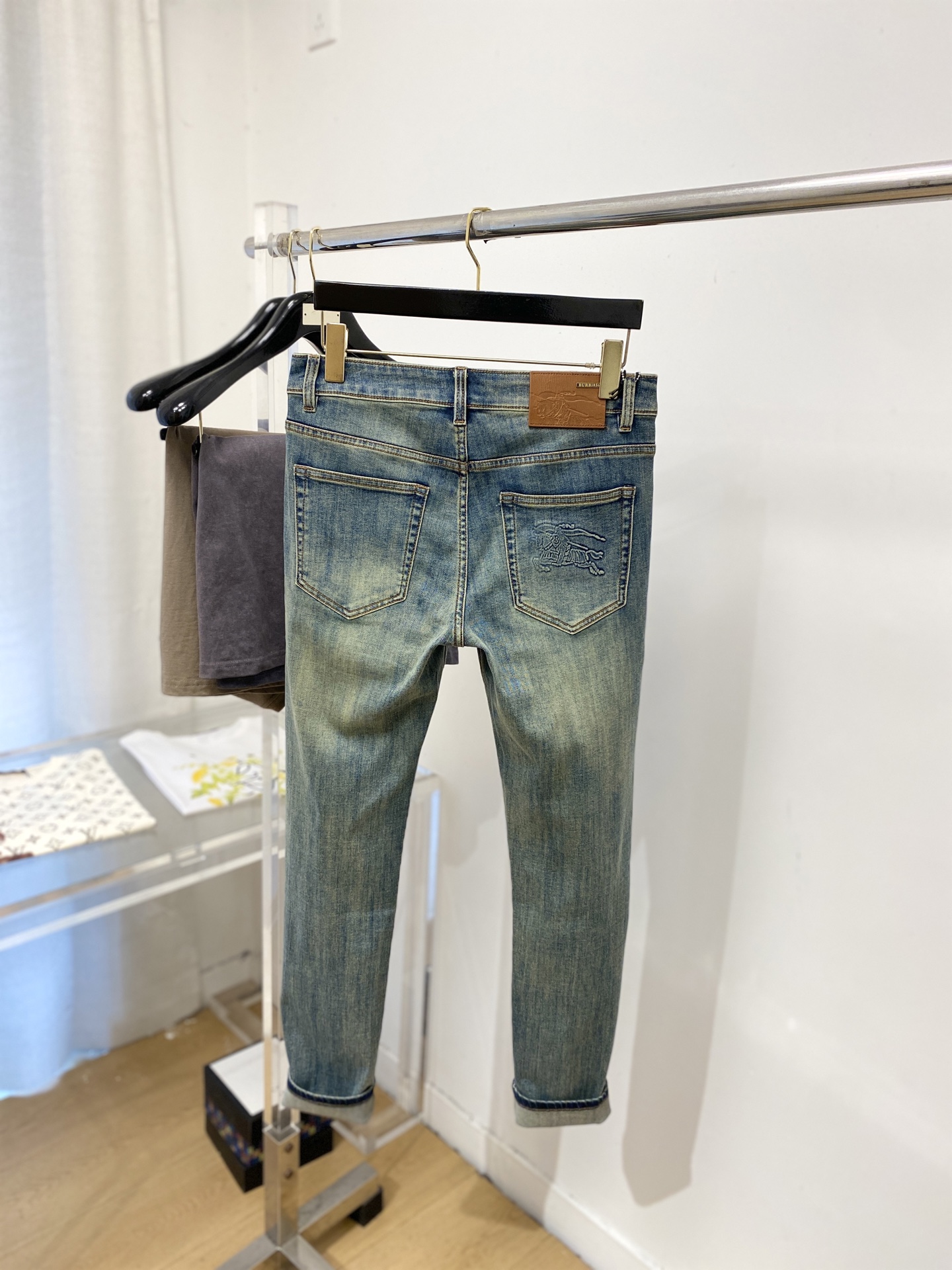 巴宝莉、2026最新品，专柜同步有售，原单狠货，水洗休闲牛仔裤，进口原版水洗弹力面料，舒适有弹性，原版五