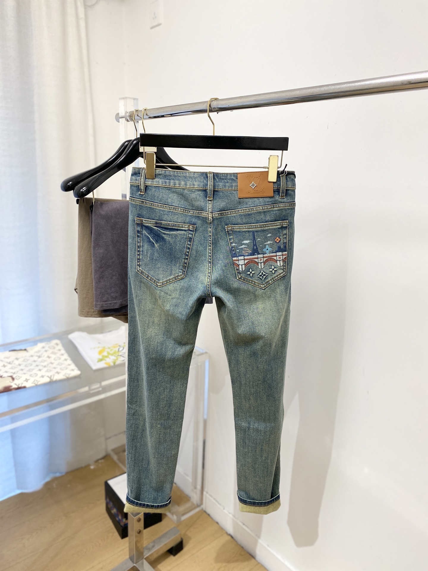 LV、2026最新品，专柜同步有售，原单狠货，水洗休闲牛仔裤，进口原版水洗弹力面料，舒适有弹性，原版五金