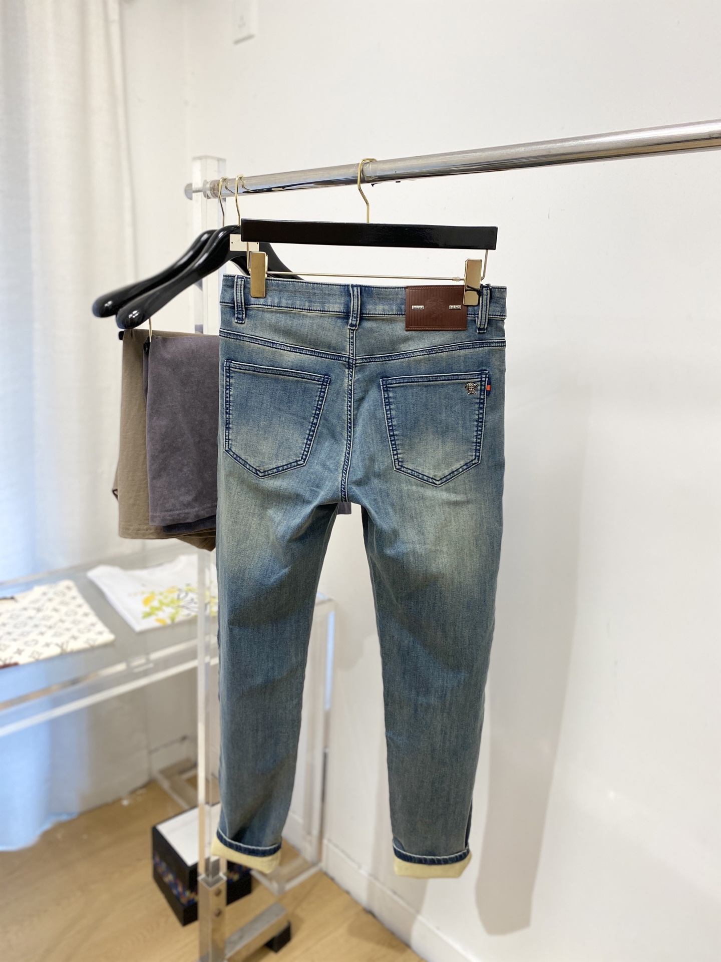 范思哲、2026最新品，专柜同步有售，原单狠货，水洗休闲牛仔裤，进口原版水洗弹力面料，舒适有弹性，原版五