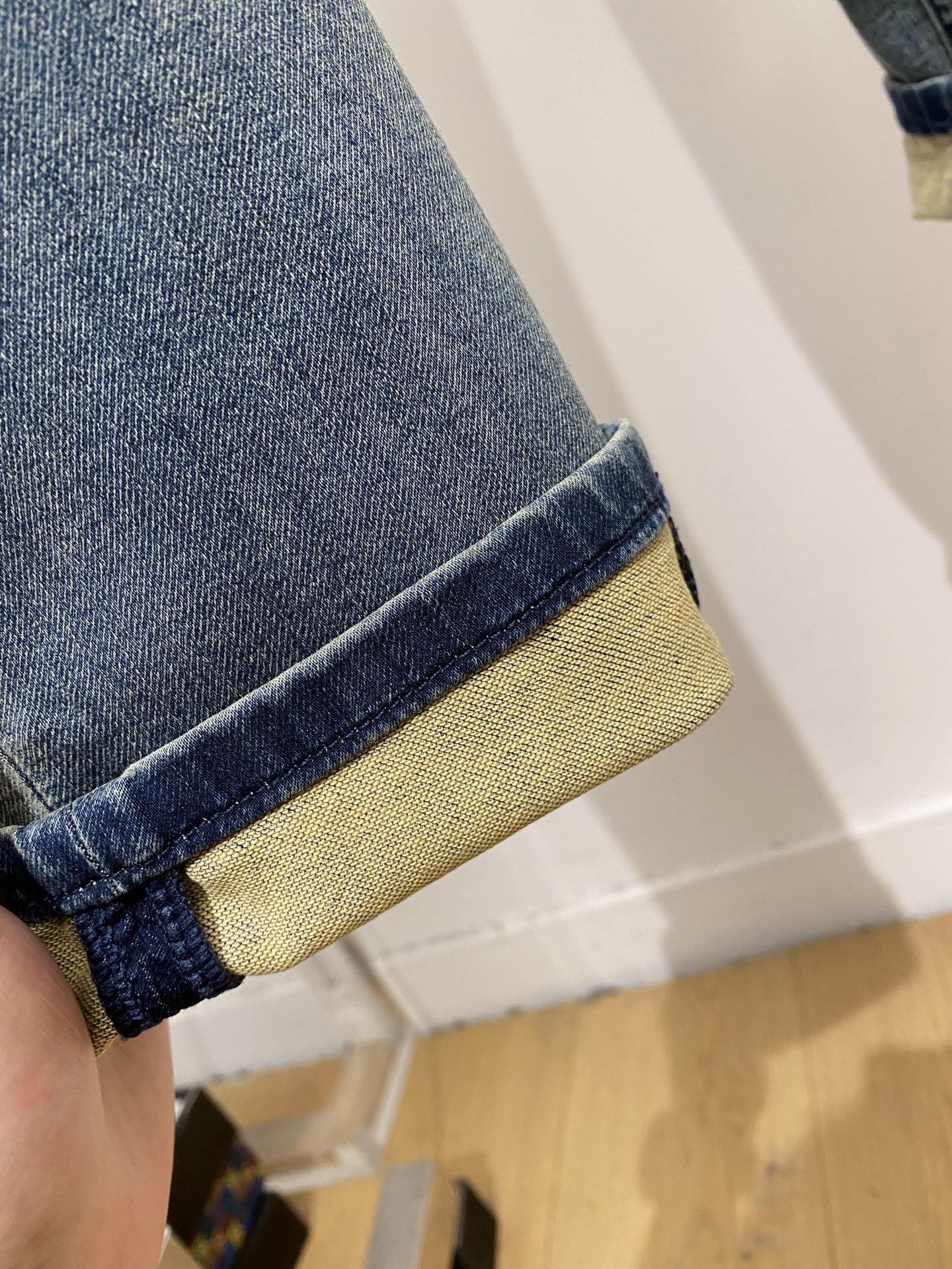 范思哲、2026最新品，专柜同步有售，原单狠货，水洗休闲牛仔裤，进口原版水洗弹力面料，舒适有弹性，原版五