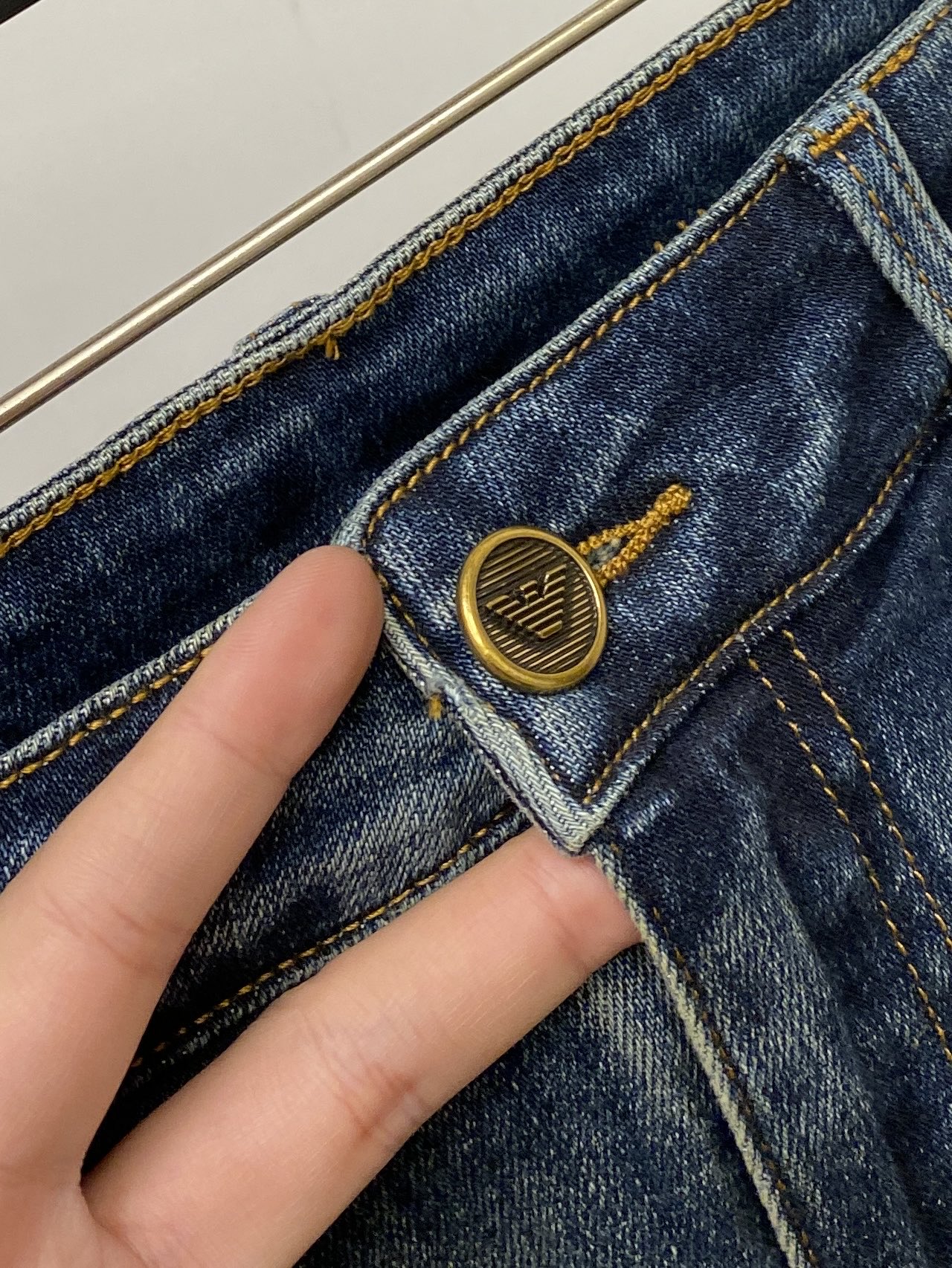 阿玛尼、2026最新品，专柜同步有售，原单狠货，水洗休闲牛仔裤，进口原版水洗弹力面料，舒适有弹性，原版五