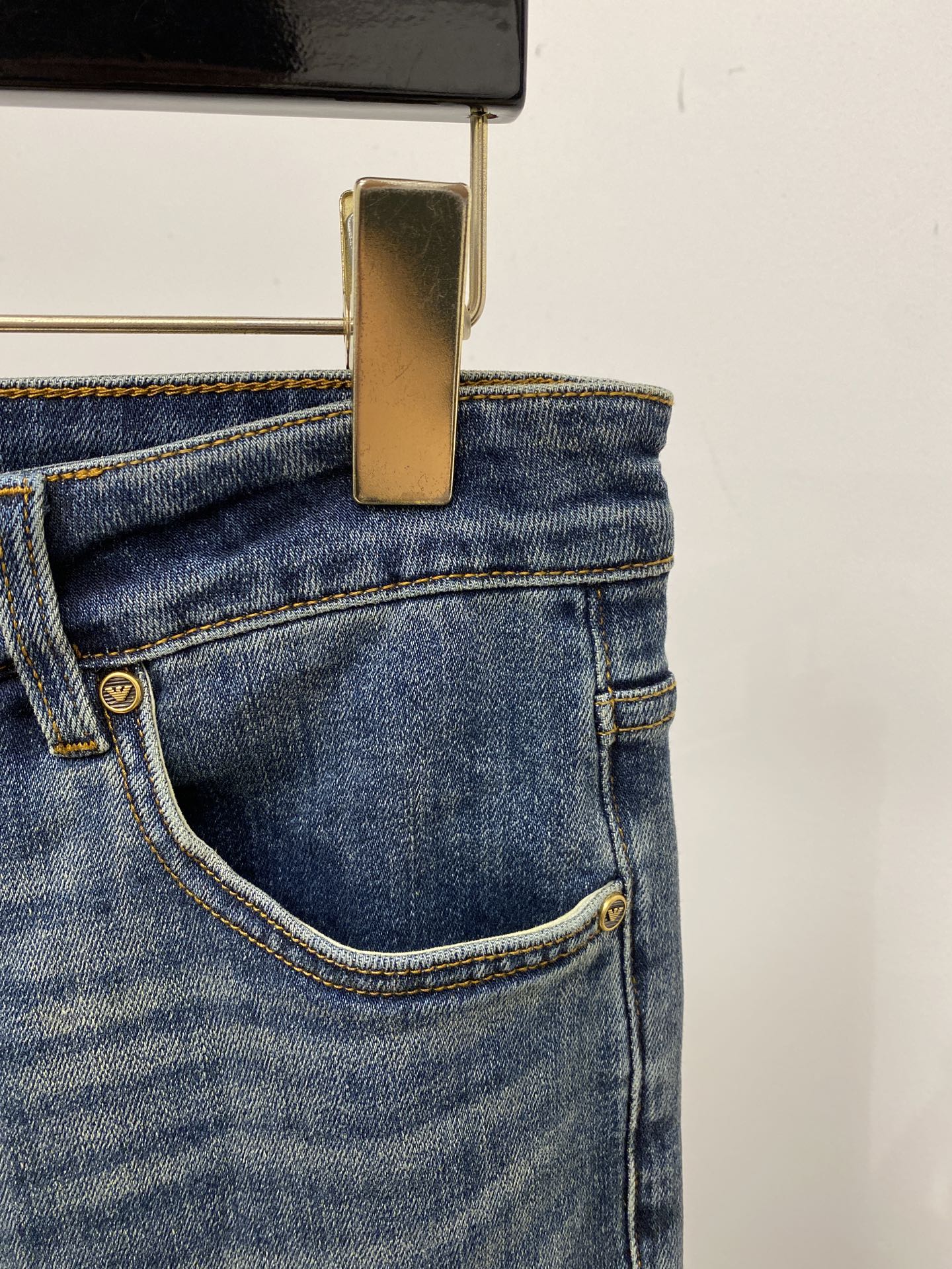 阿玛尼、2026最新品，专柜同步有售，原单狠货，水洗休闲牛仔裤，进口原版水洗弹力面料，舒适有弹性，原版五