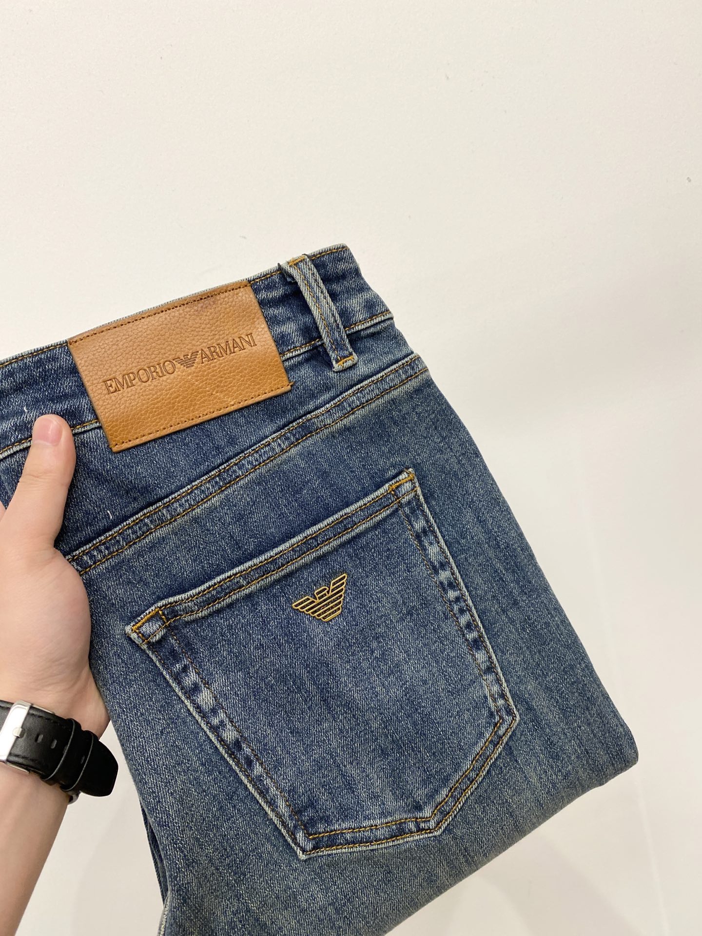 NO:759218,Armani, 2026 latest products, available at counters simultaneously, original goods, washed casual jeans, imported original washed stretch fabrics, comfortable and elastic, original hardware accessories decorated with logo, super correct version, extremely high grade, counter quality, fashionable and stylish upper body, code number 29-38,,armani,jeans,19860909阿玛尼、2026最新品,专柜同步有售,原单狠货,水洗休闲牛仔裤,进口原版水洗弹力面料,舒适有弹性,原版五金辅料装饰logo,版型超正,档次极高,专柜品质,上身时尚有型,码数29-38,,armani,jeans,,Men's clothing