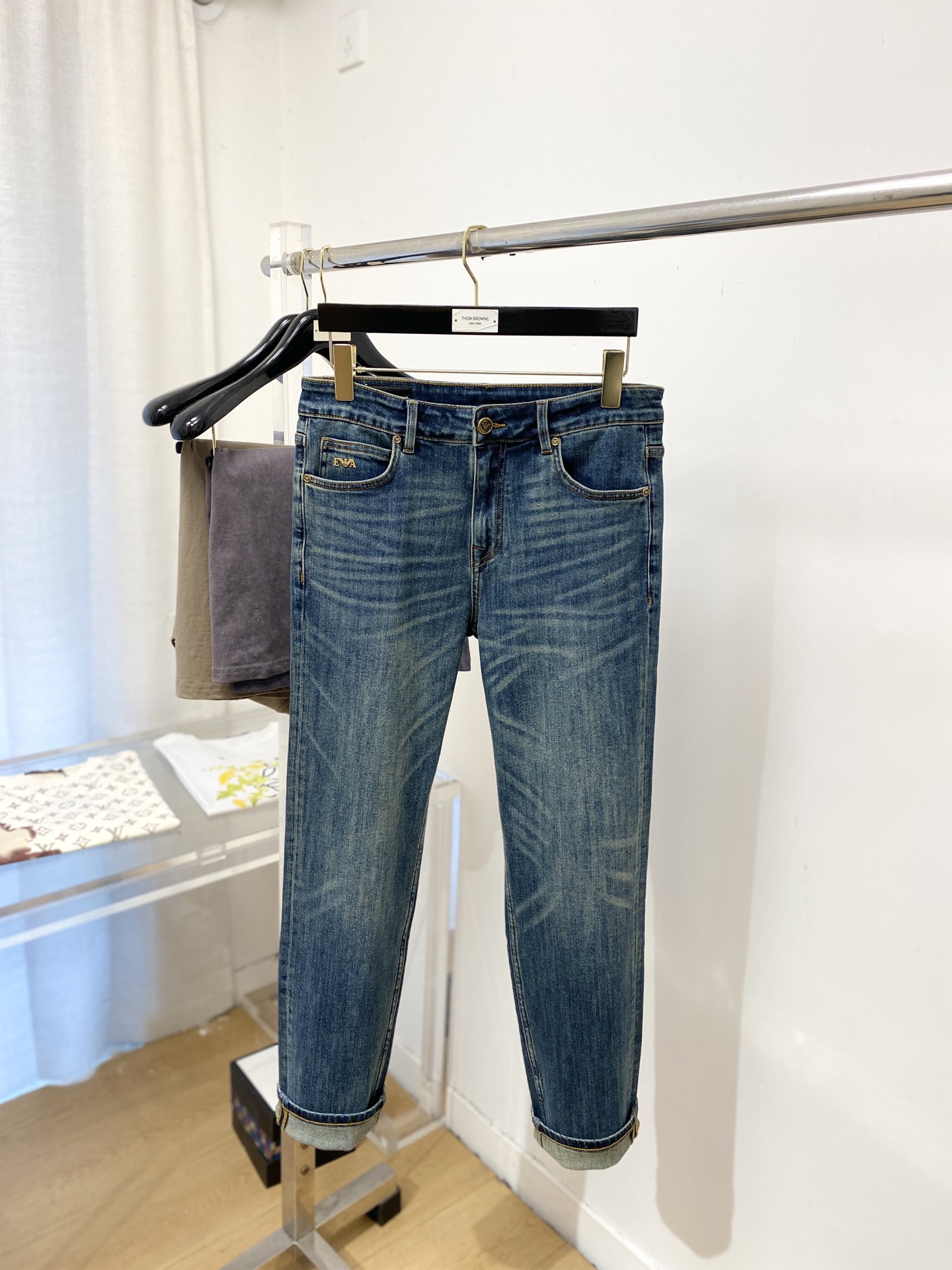 阿玛尼、2026最新品，专柜同步有售，原单狠货，水洗休闲牛仔裤，进口原版水洗弹力面料，舒适有弹性，原版五