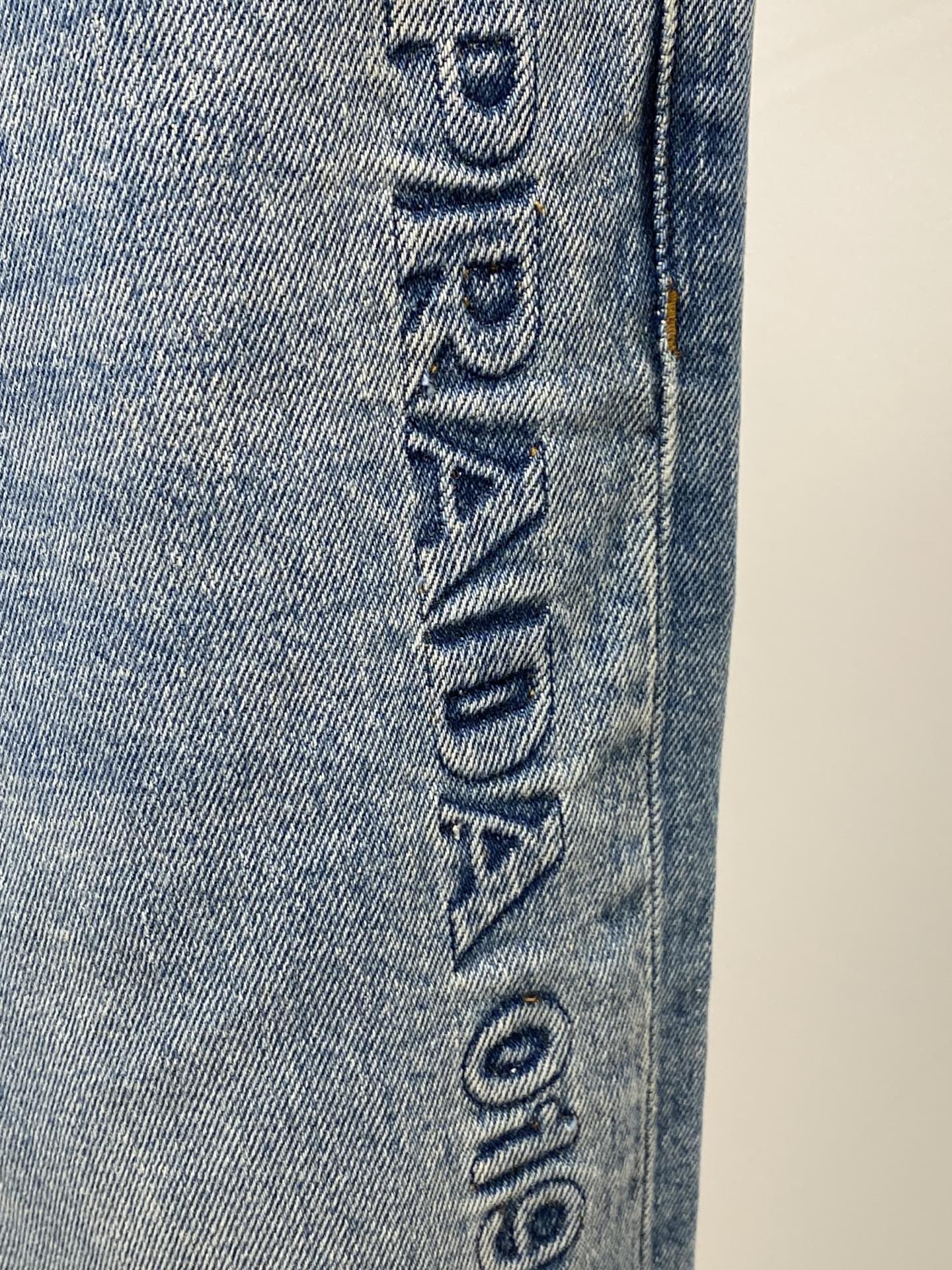 普拉达、2026最新品，专柜同步有售，原单狠货，水洗休闲牛仔裤，进口原版水洗弹力面料，舒适有弹性，原版五