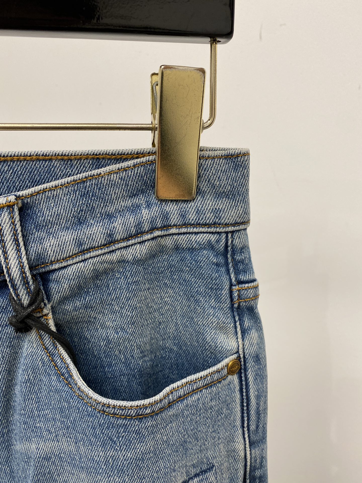 普拉达、2026最新品，专柜同步有售，原单狠货，水洗休闲牛仔裤，进口原版水洗弹力面料，舒适有弹性，原版五