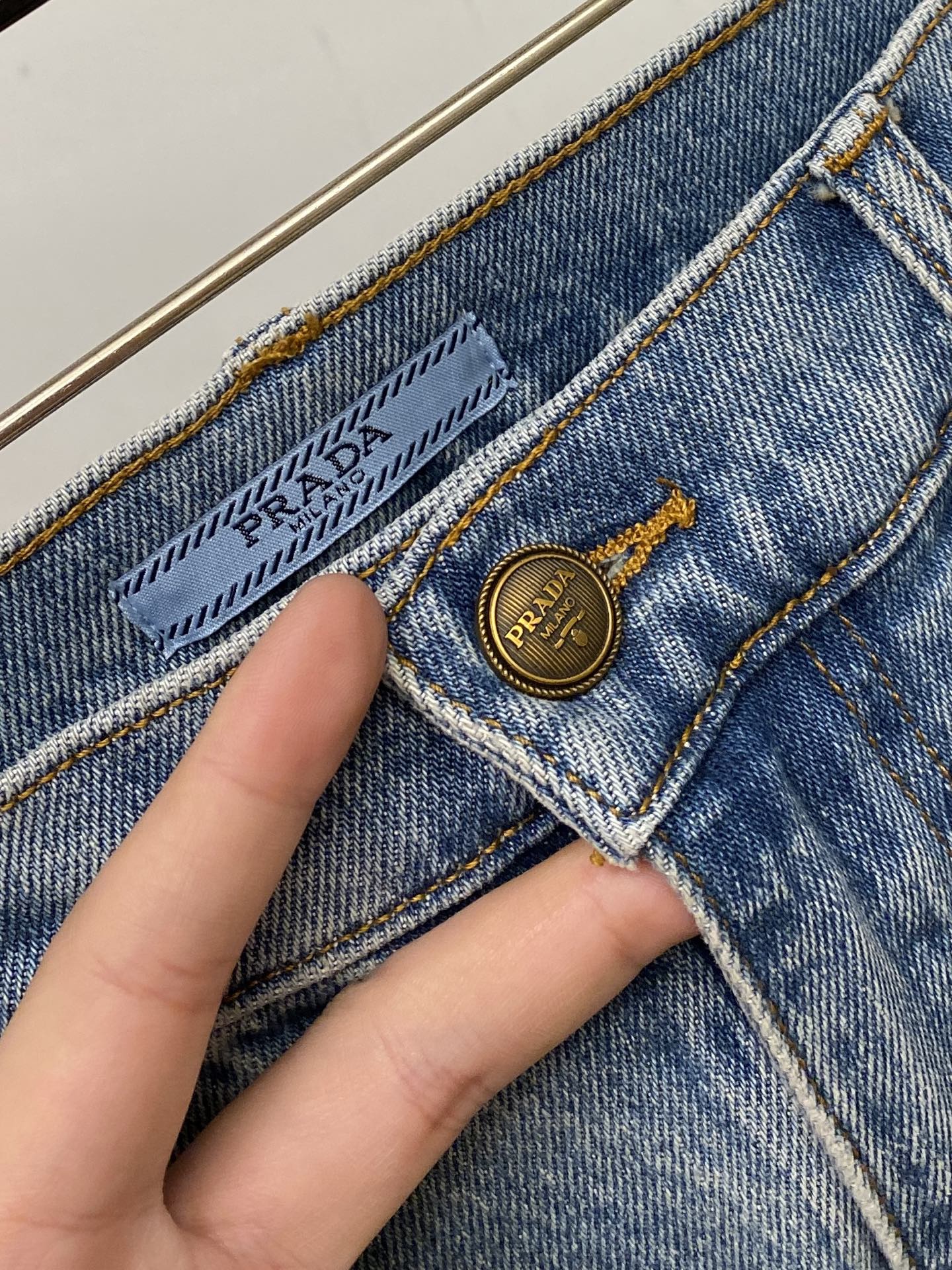 普拉达、2026最新品，专柜同步有售，原单狠货，水洗休闲牛仔裤，进口原版水洗弹力面料，舒适有弹性，原版五