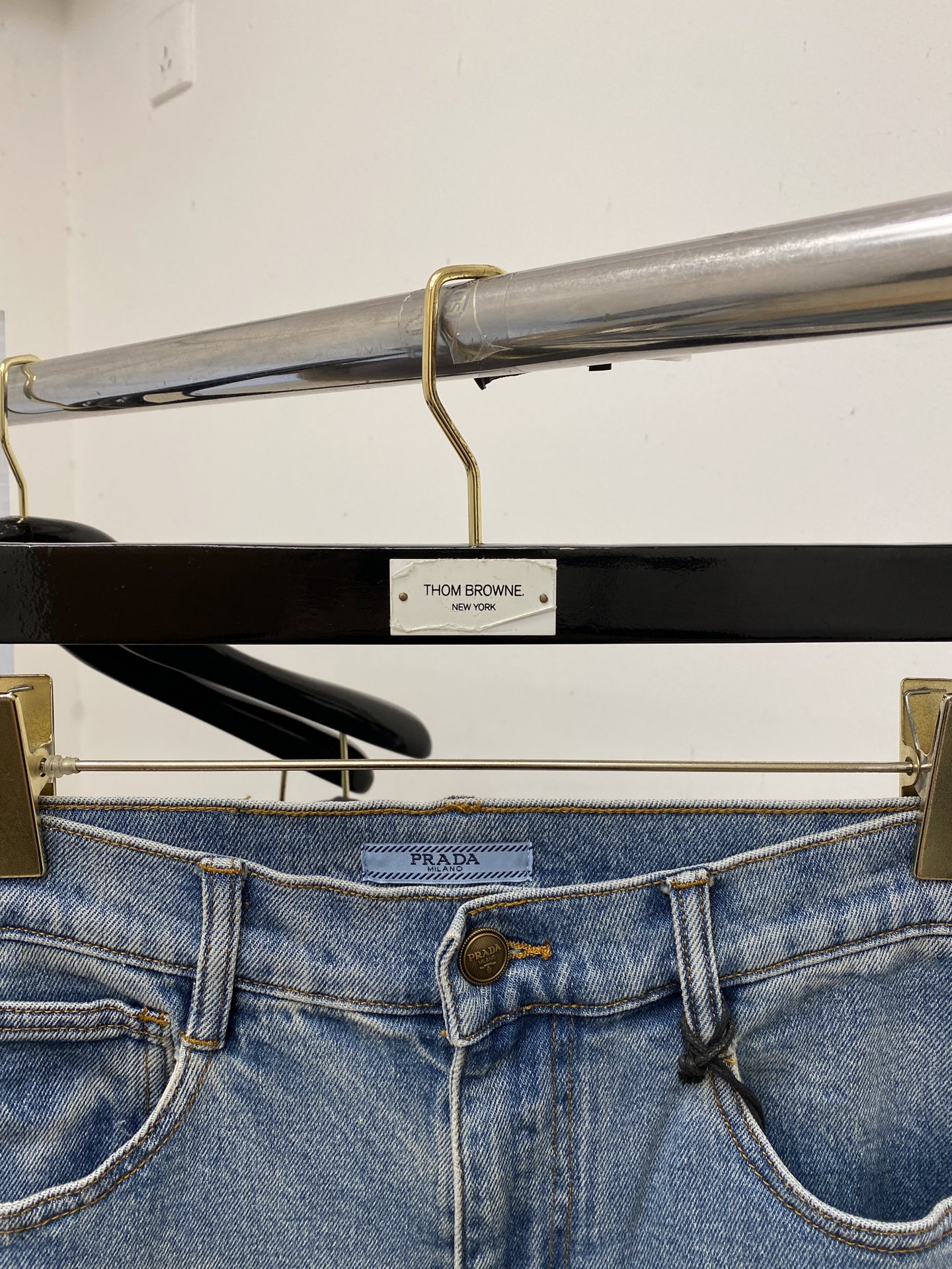 普拉达、2026最新品，专柜同步有售，原单狠货，水洗休闲牛仔裤，进口原版水洗弹力面料，舒适有弹性，原版五