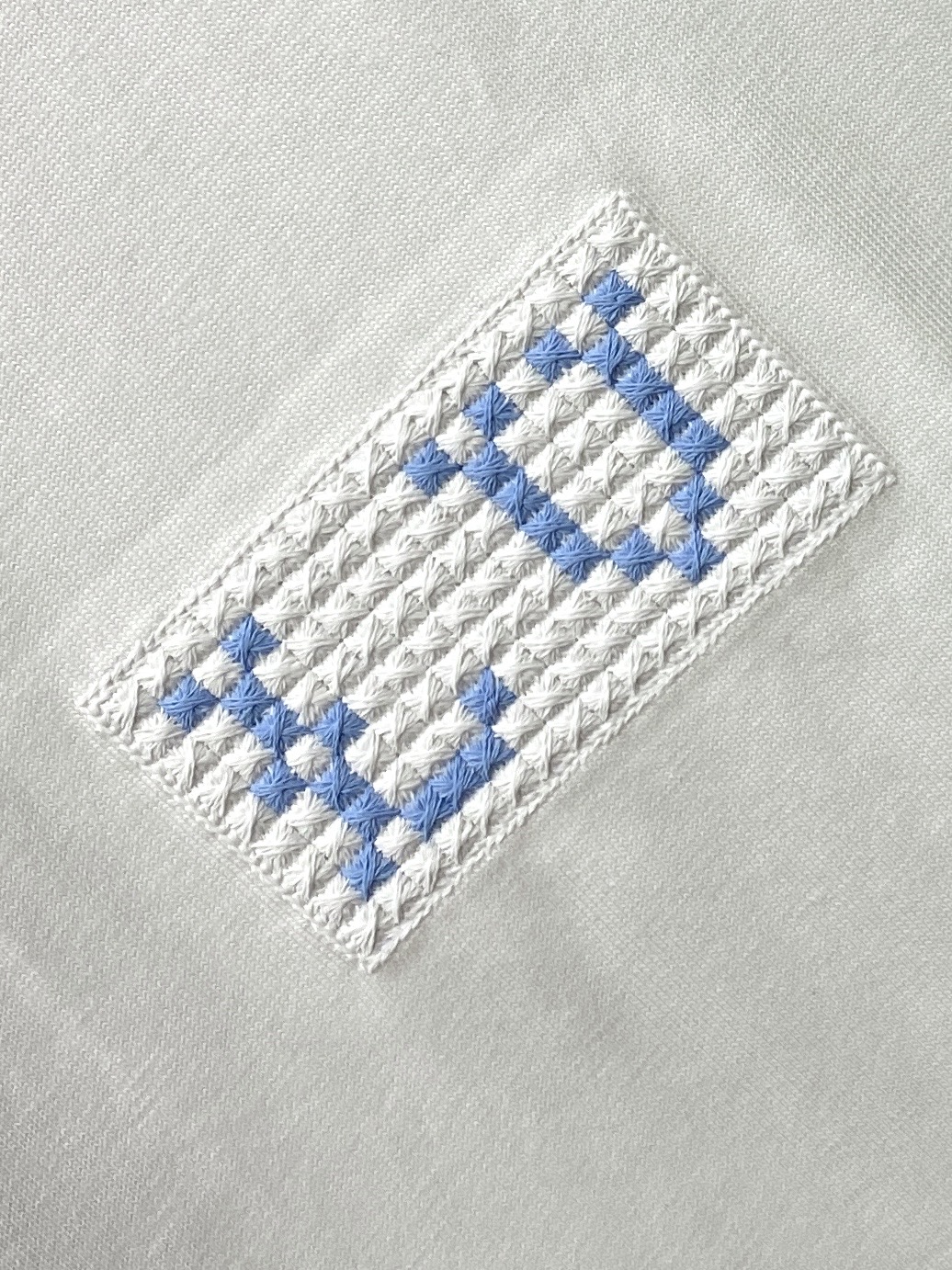 路易威登、2026新品短袖T恤，帅气时尚，胸前精致刺绣字母logo，简约百搭款。面料棉 不仅挺括，保持潮