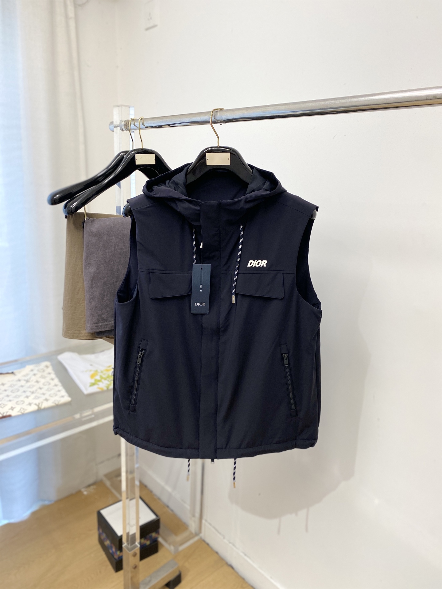 NO:745694,Dior, 2026 new jacket and vest, fashionable and handsome, simple and versatile, top-notch printed letter logo on the chest, customized original fabric, not only stiff and maintain the trendy silhouette, but also comfortable to wear, the yarn is more delicate, size M-3XL,, dior, jackets & coats, jackets & coats,19860909迪奥、2026新品夹克马甲外套,时尚帅气,简约百搭款,胸前顶级印胶字母logo,定制原版面料,不仅挺括,保持潮流的廓形,又穿着舒适,纱织更细腻,码数M-3XL,,dior,jackets & coats,jackets & coats,,Men's clothing