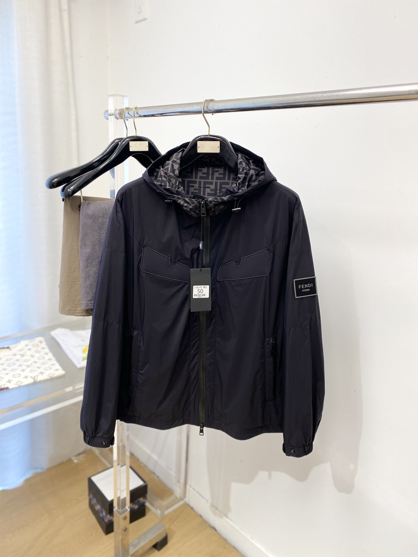 NO:745689,Fendi, 2026 new jacket, fashionable and handsome, simple and versatile style, top-notch printed letter logo on the cuffs, customized original fabric, not only crisp and trendy silhouette, but also comfortable to wear, more delicate yarn weaving, size M-3XL,,fendi,jackets & coats,jackets & coats,19860909芬迪、2026新品夹克外套,时尚帅气,简约百搭款,袖口顶级印胶字母logo,定制原版面料,不仅挺括,保持潮流的廓形,又穿着舒适,纱织更细腻,码数M-3XL,,fendi,jackets & coats,jackets & coats,,Men's clothing