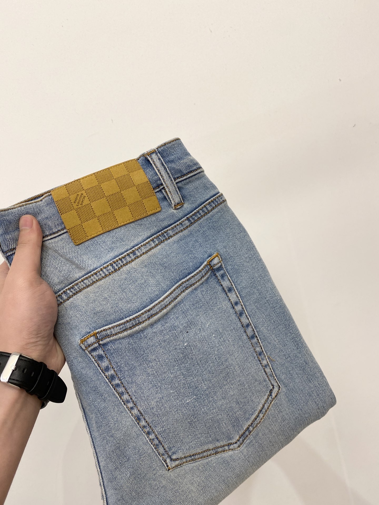 ￼LV、2026最新品，专柜同步有售，原单狠货，水洗休闲牛仔裤，进口原版水洗弹力面料，舒适有弹性，原版五