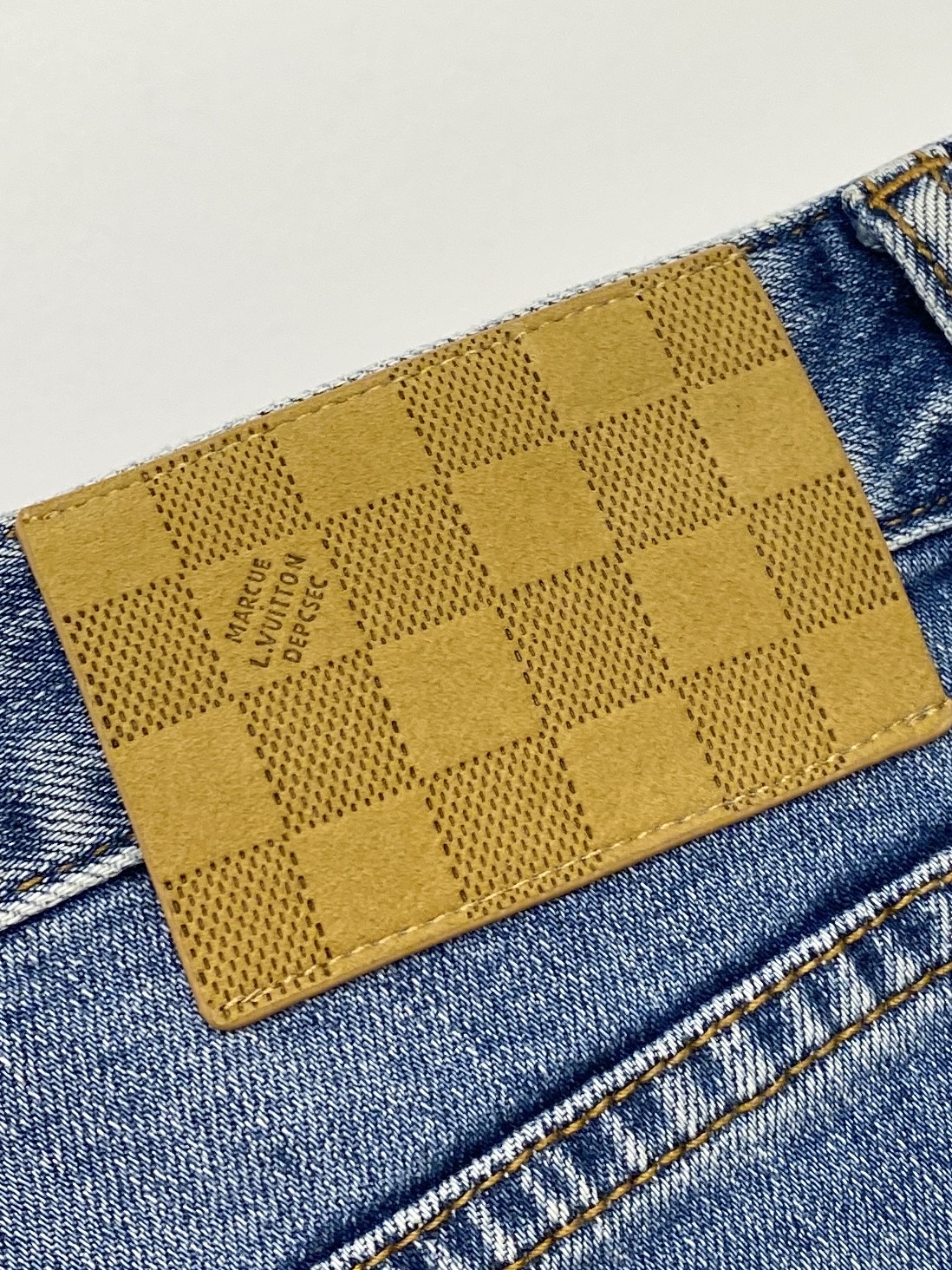 LV、2026最新品，专柜同步有售，原单狠货，水洗休闲牛仔裤，进口原版水洗弹力面料，舒适有弹性，原版五金