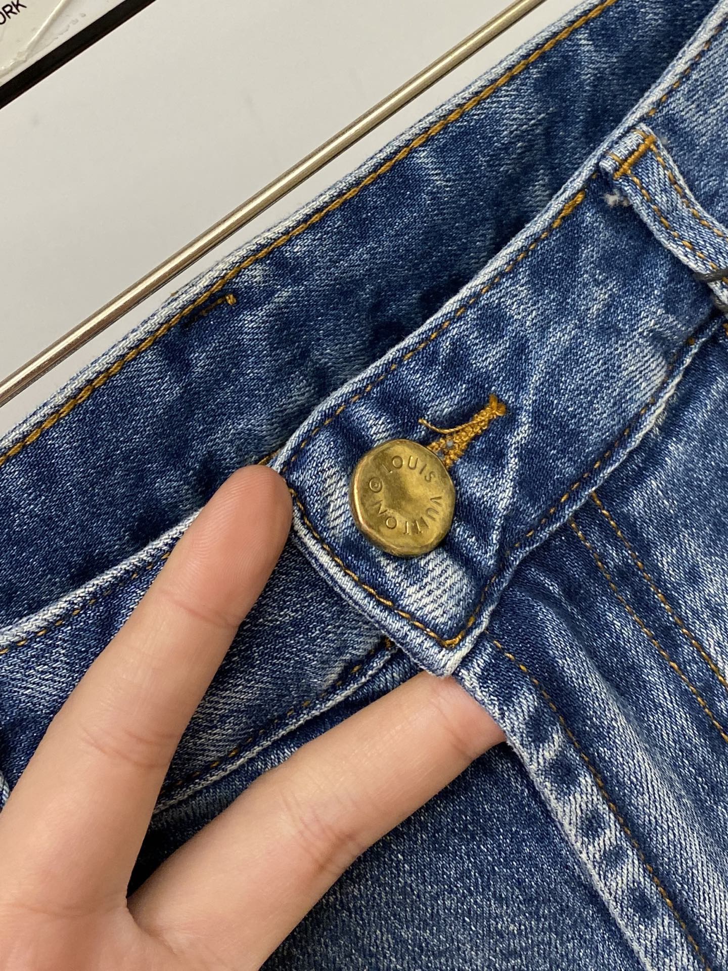 LV、2026最新品，专柜同步有售，原单狠货，水洗休闲牛仔裤，进口原版水洗弹力面料，舒适有弹性，原版五金