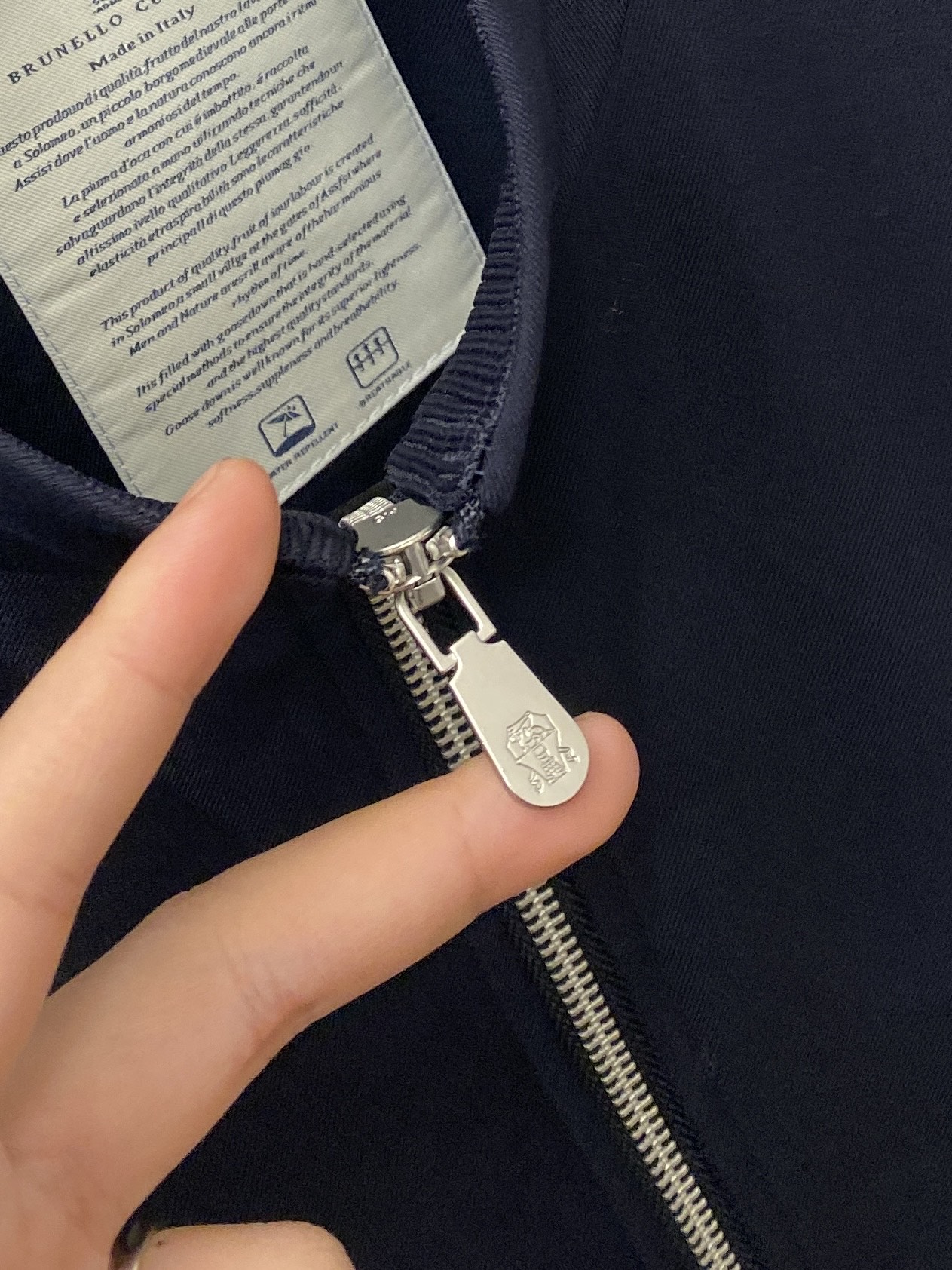 ￼ Brunello Cucinelli、2026新品夹克外套，时尚帅气，简约百搭款，胸前精致刺绣图案l