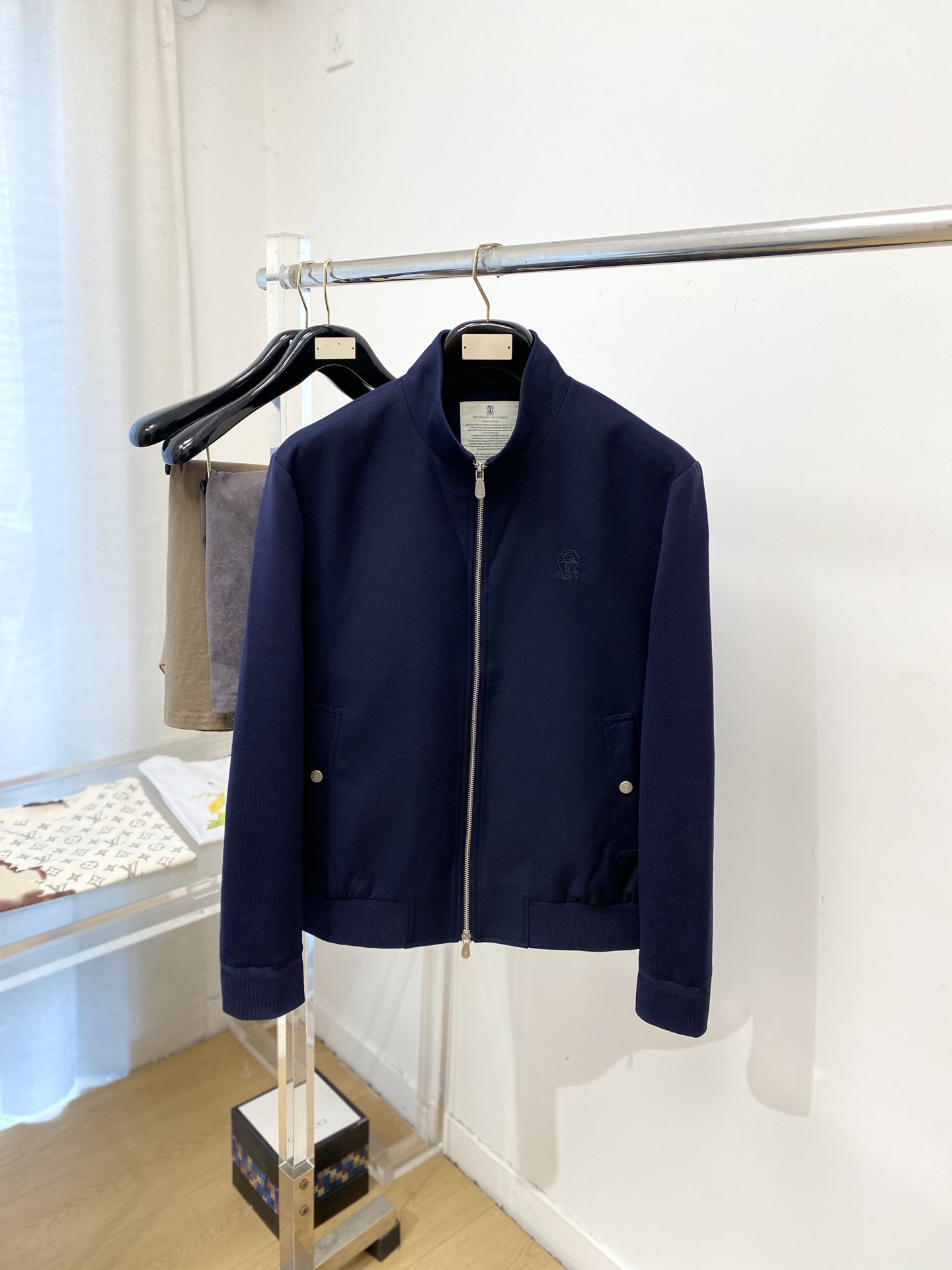 NO:745735,Brunello Cucinelli, 2026 new jacket, fashionable and handsome, simple and versatile, exquisite embroidered logo on the chest, customized original fabric, not only stiff and keeping the trendy silhouette, but also comfortable to wear, the yarn is more delicate, size M-3XL,, brunello cucinelli, jackets & coats,jackets & coats,19860909Brunello Cucinelli、2026新品夹克外套,时尚帅气,简约百搭款,胸前精致刺绣图案logo,定制原版面料,不仅挺括,保持潮流的廓形,又穿着舒适,纱织更细腻,码数M-3XL,,brunello cucinelli,jackets & coats,jackets & coats,,Men's clothing