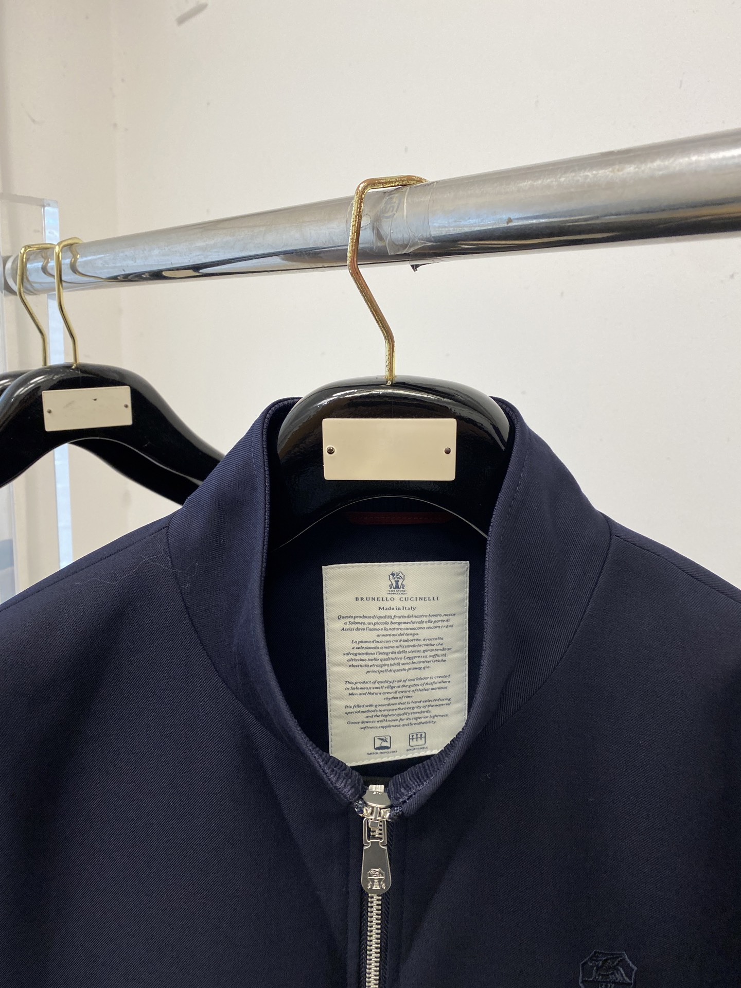 ￼ Brunello Cucinelli、2026新品夹克外套，时尚帅气，简约百搭款，胸前精致刺绣图案l