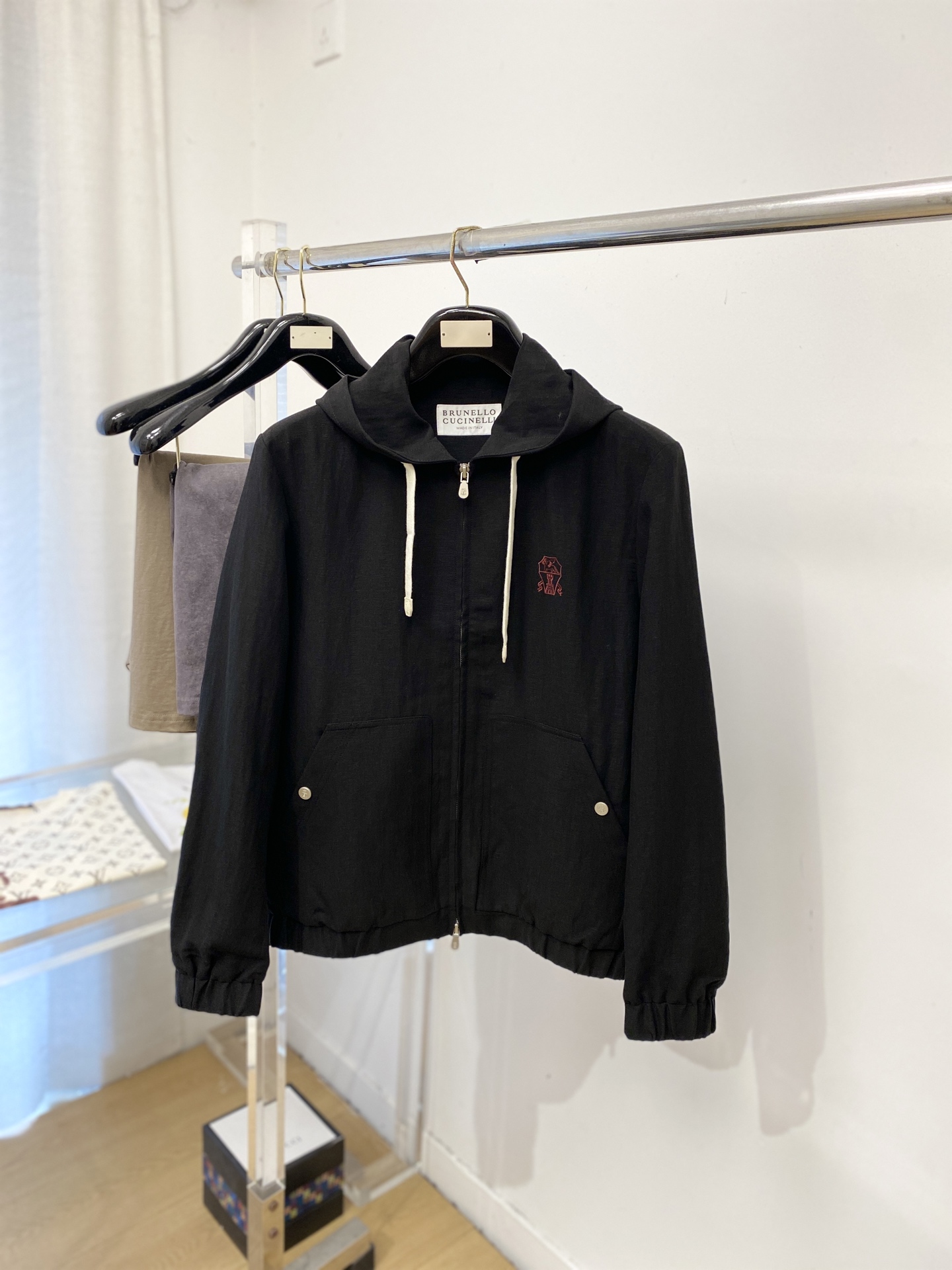 NO:745788,Brunello Cucinelli, 2026 new jacket, fashionable and handsome, simple and versatile, exquisite embroidered logo on the chest, customized original fabric, not only stiff and maintain the trendy silhouette, but also comfortable to wear, the yarn is more delicate, size M-3XL,, brunello cucinelli, jackets & coats, jackets & coats,19860909Brunello Cucinelli、2026新品夹克外套,时尚帅气,简约百搭款,胸前精致刺绣图logo,定制原版面料,不仅挺括,保持潮流的廓形,又穿着舒适,纱织更细腻,码数M-3XL,,brunello cucinelli,jackets & coats,jackets & coats,,Men's clothing