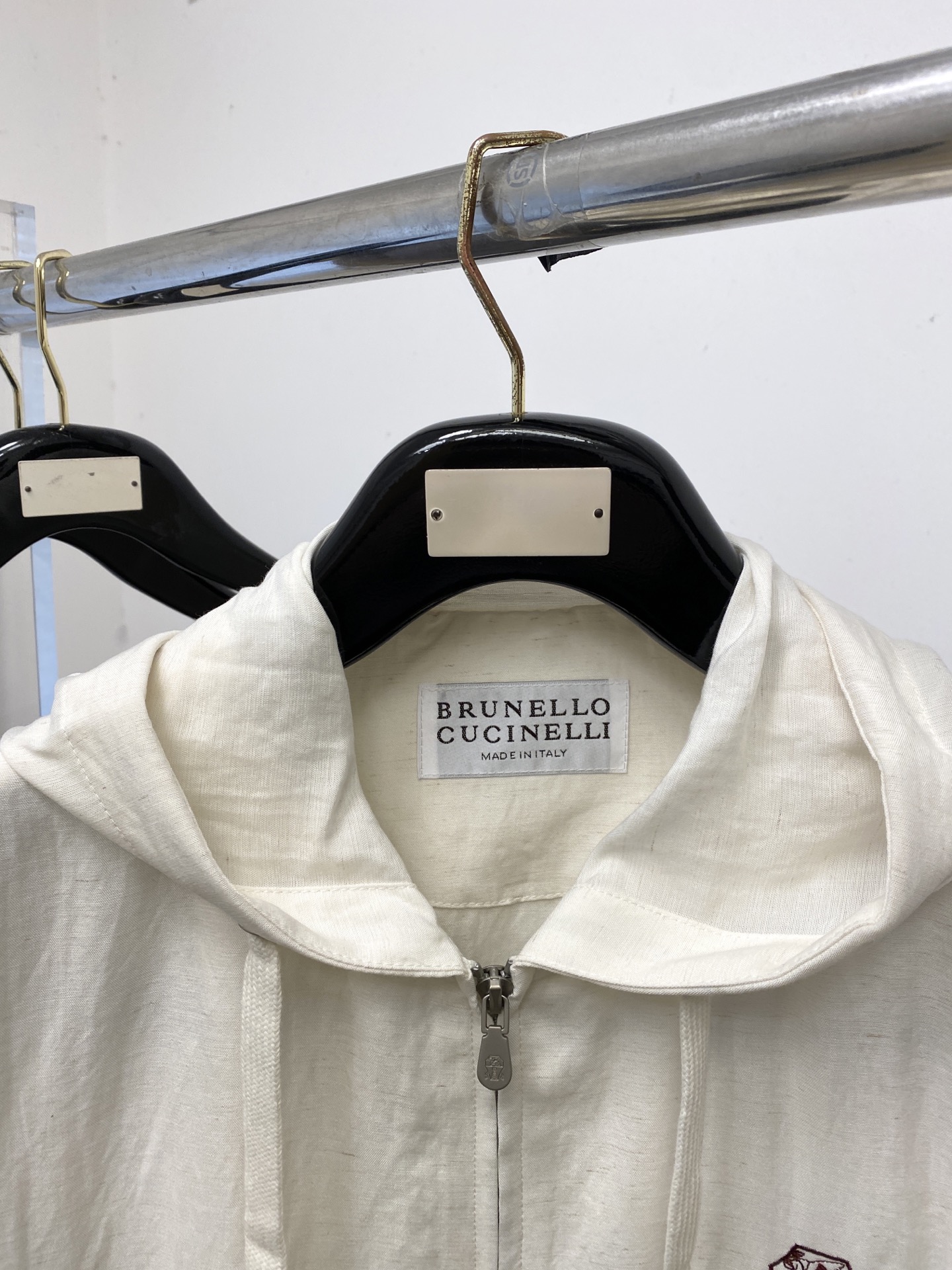 Brunello Cucinelli、2026新品夹克外套，时尚帅气，简约百搭款，胸前精致刺绣图案log