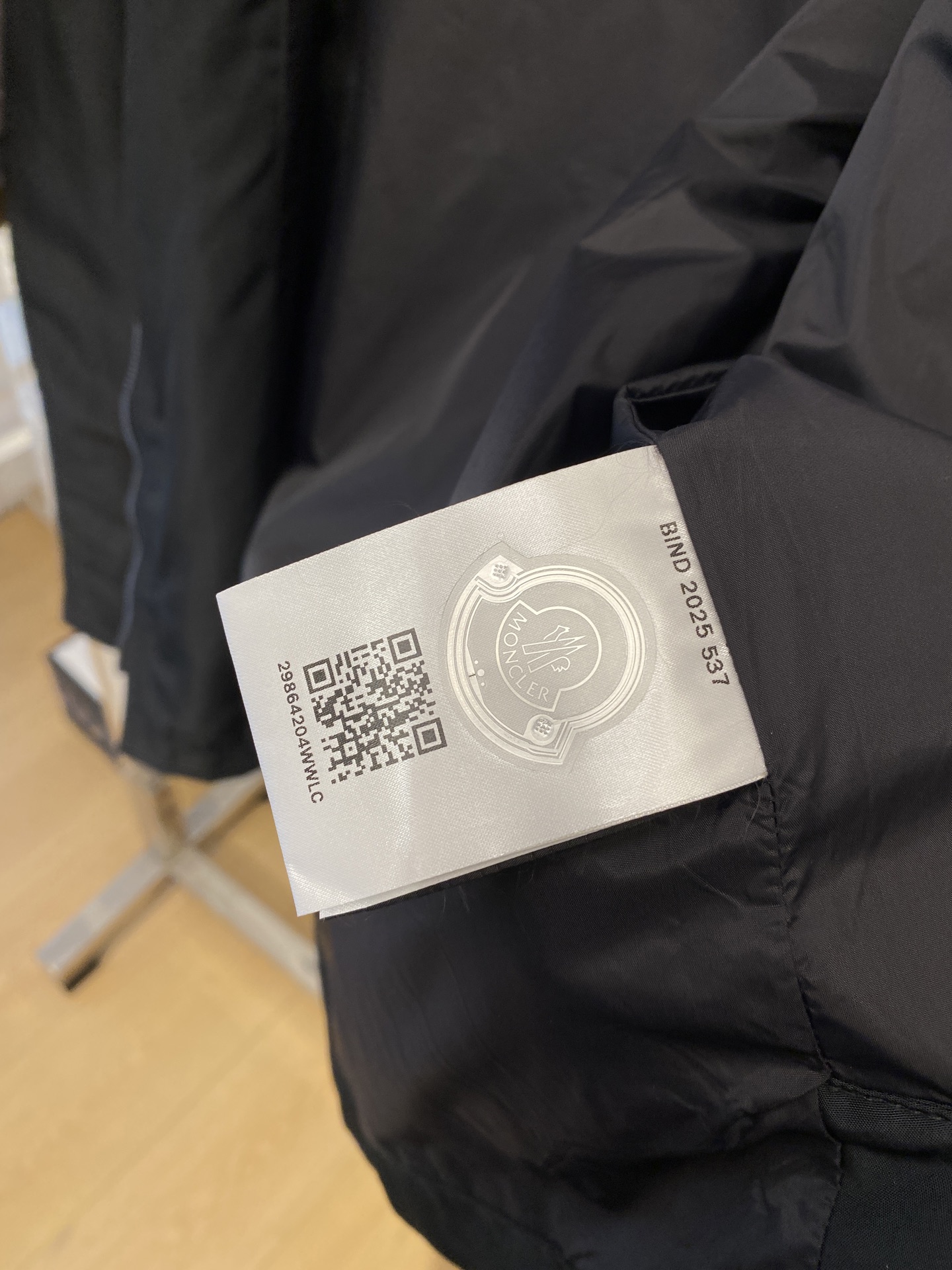 蒙口、2026新品夹克外套，时尚帅气，简约百搭款，袖口刺绣装饰图案logo，定制原版面料，不仅挺括，保持