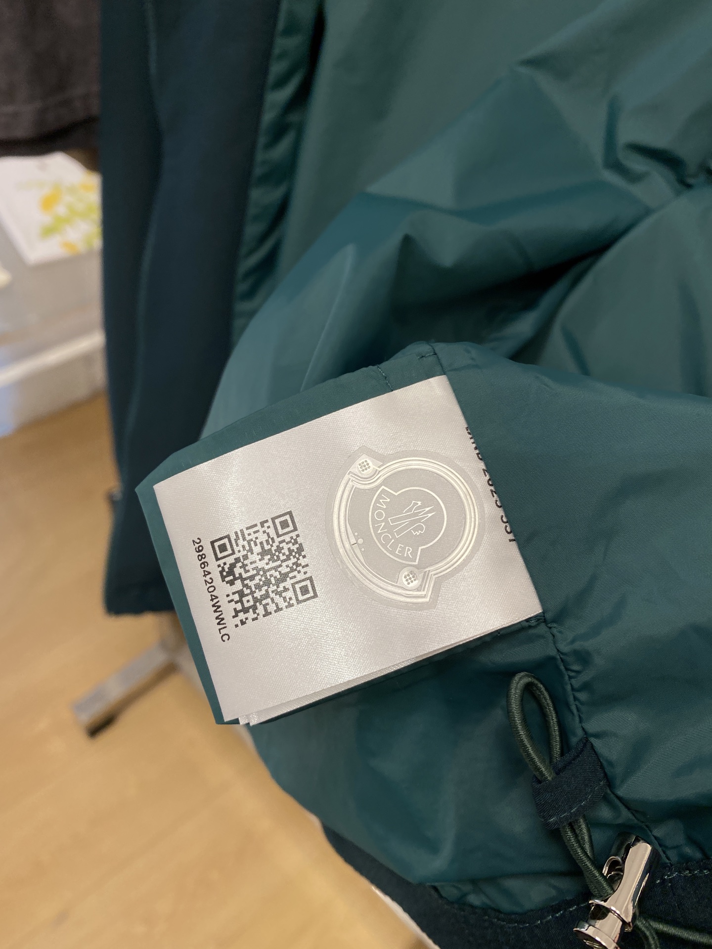 蒙口、2026新品夹克外套，时尚帅气，简约百搭款，袖口刺绣装饰图案logo，定制原版面料，不仅挺括，保持