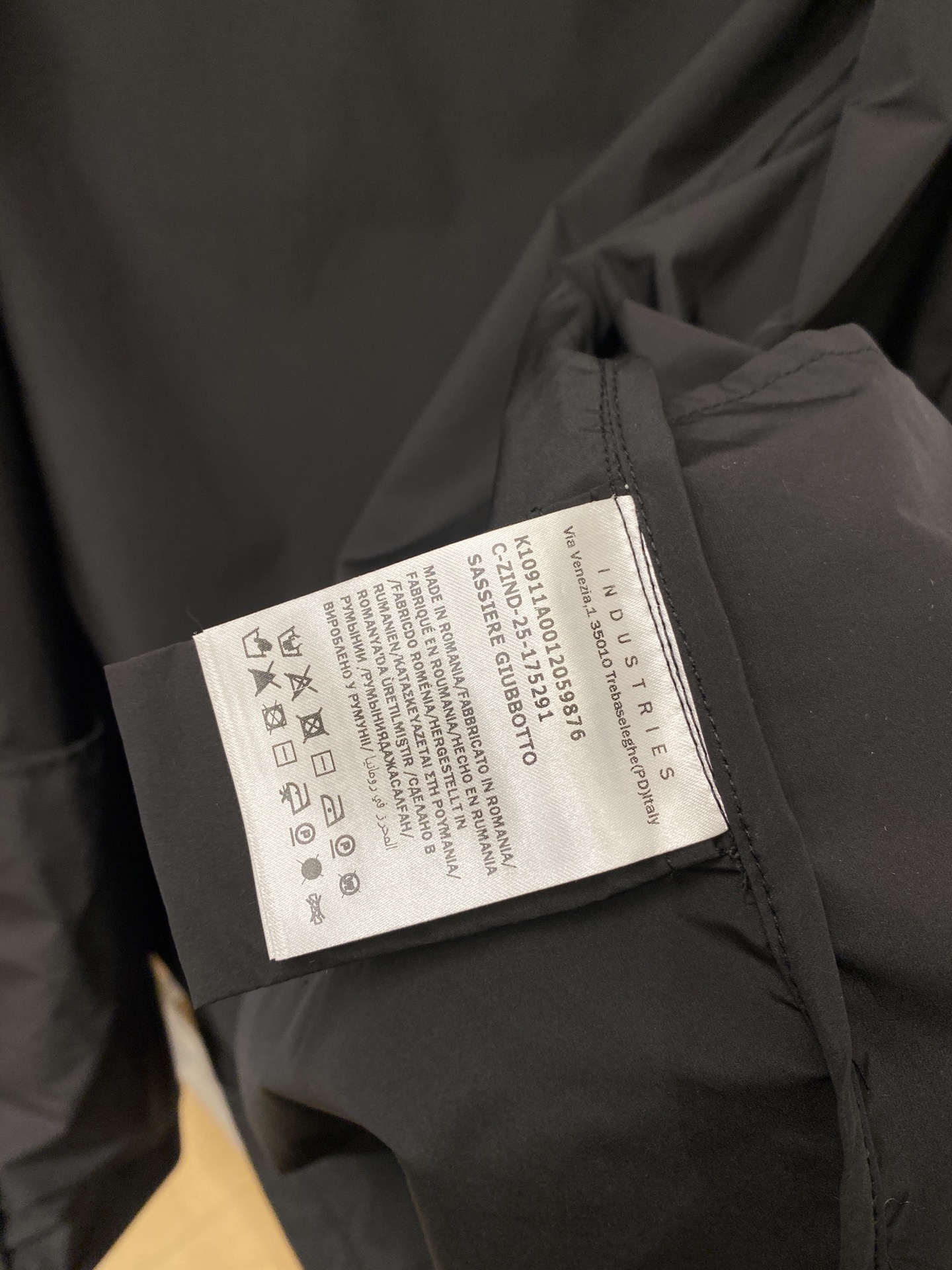 蒙口、2026新品夹克外套，时尚帅气，简约百搭款，袖口刺绣装饰图案logo，定制原版面料，不仅挺括，保持